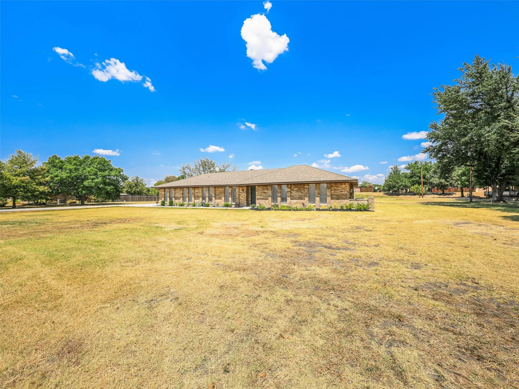 Single Family Residence For Sale in Collin County , 5609 Elisa Lane, Parker, Texas 75002, 3 Bedroom, 2 Bathroom, Garage spaces, 2,296 Sqft, built in 1973, mls#21372733, Real Estate Agent in Parker, Homes For Sale in Collin county, Homes For Sale in Parker, Realtor in Parker Texas, Real Estate Brokerage Independent Realty Texas, Luminita Cordes Realtor