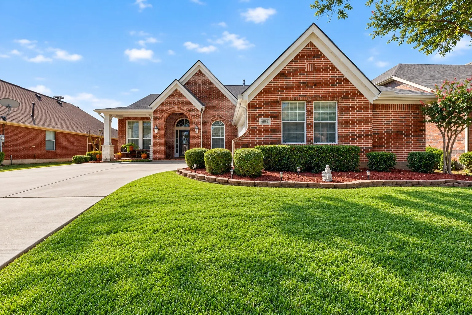 Single Family Residence For Sale in Tarrant County , 6869 Cape Cod Drive, Grand Prairie, Texas 75054, 3 Bedroom, 3 Bathroom, 2 Garage spaces, 2,983 Sqft, built in 2003, mls#21375469, Real Estate Agent in Grand Prairie, Homes For Sale in Tarrant county, Homes For Sale in Grand Prairie, Realtor in Grand Prairie Texas, Real Estate Brokerage Independent Realty Texas, Luminita Cordes Realtor