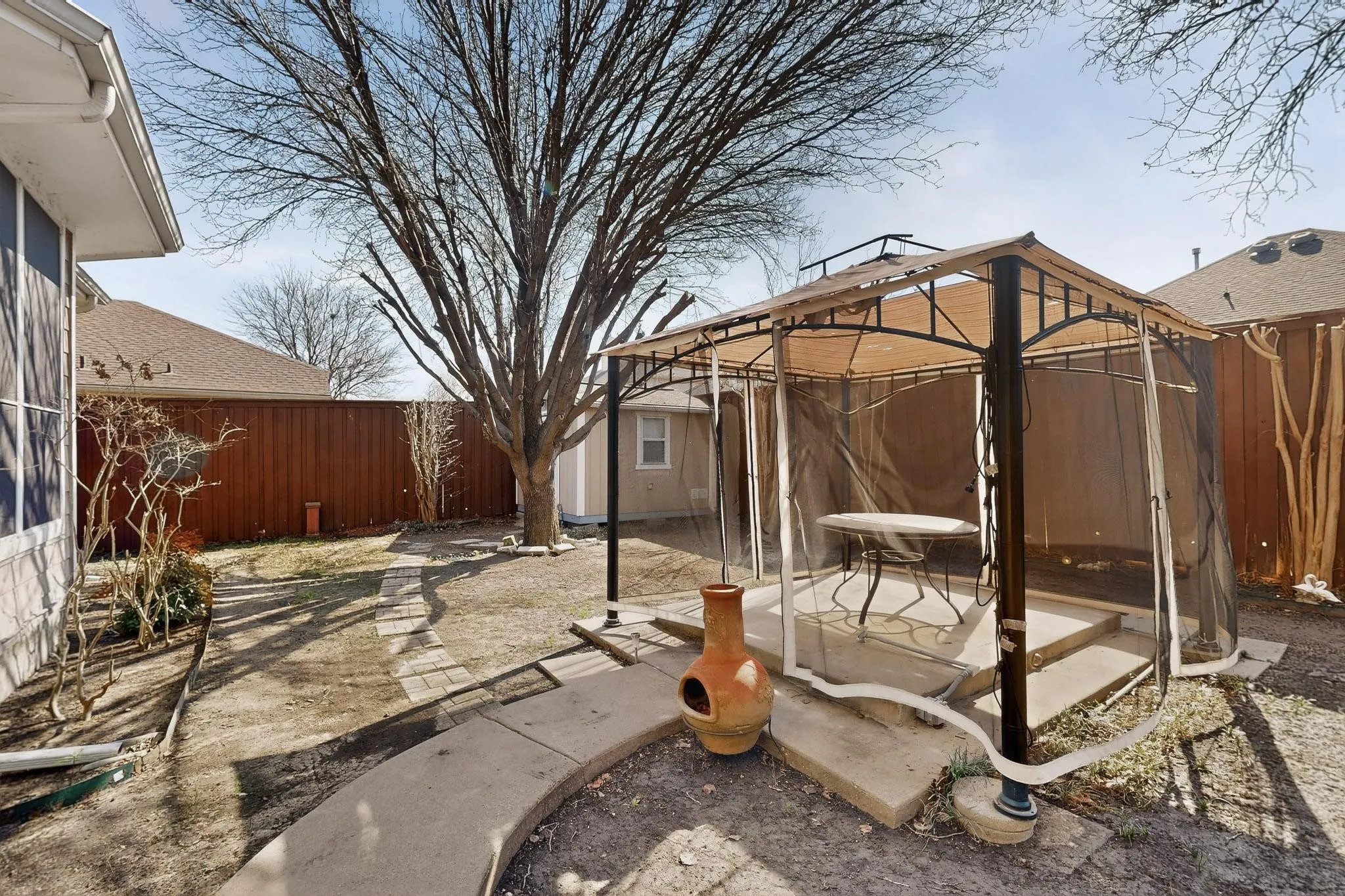 Single Family Residence For Sale in Tarrant County , 6869 Cape Cod Drive, Grand Prairie, Texas 75054, 3 Bedroom, 3 Bathroom, 2 Garage spaces, 2,983 Sqft, built in 2003, mls#21375469, Real Estate Agent in Grand Prairie, Homes For Sale in Tarrant county, Homes For Sale in Grand Prairie, Realtor in Grand Prairie Texas, Real Estate Brokerage Independent Realty Texas, Luminita Cordes Realtor