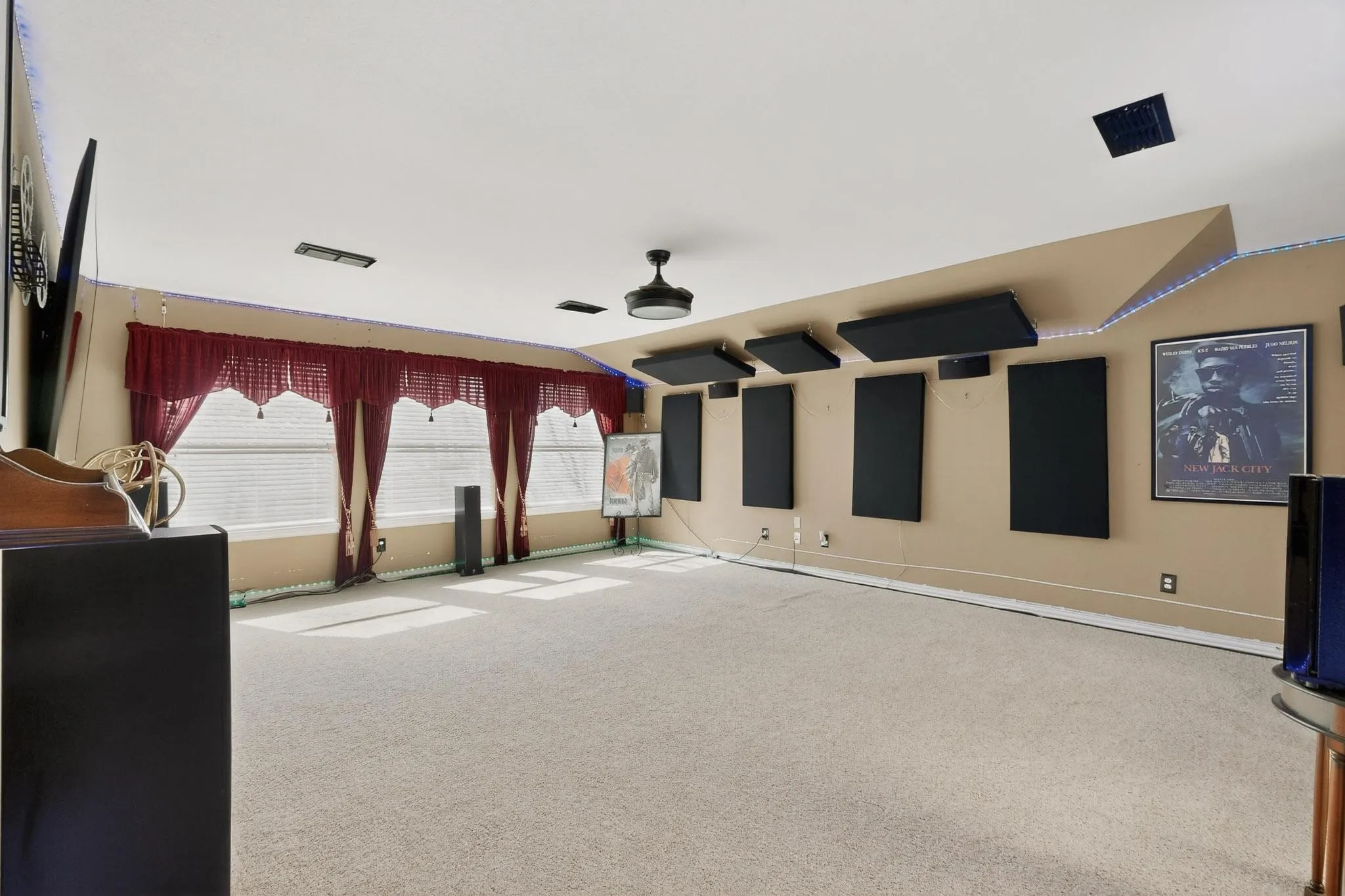 Single Family Residence For Sale in Tarrant County , 6869 Cape Cod Drive, Grand Prairie, Texas 75054, 3 Bedroom, 3 Bathroom, 2 Garage spaces, 2,983 Sqft, built in 2003, mls#21375469, Real Estate Agent in Grand Prairie, Homes For Sale in Tarrant county, Homes For Sale in Grand Prairie, Realtor in Grand Prairie Texas, Real Estate Brokerage Independent Realty Texas, Luminita Cordes Realtor