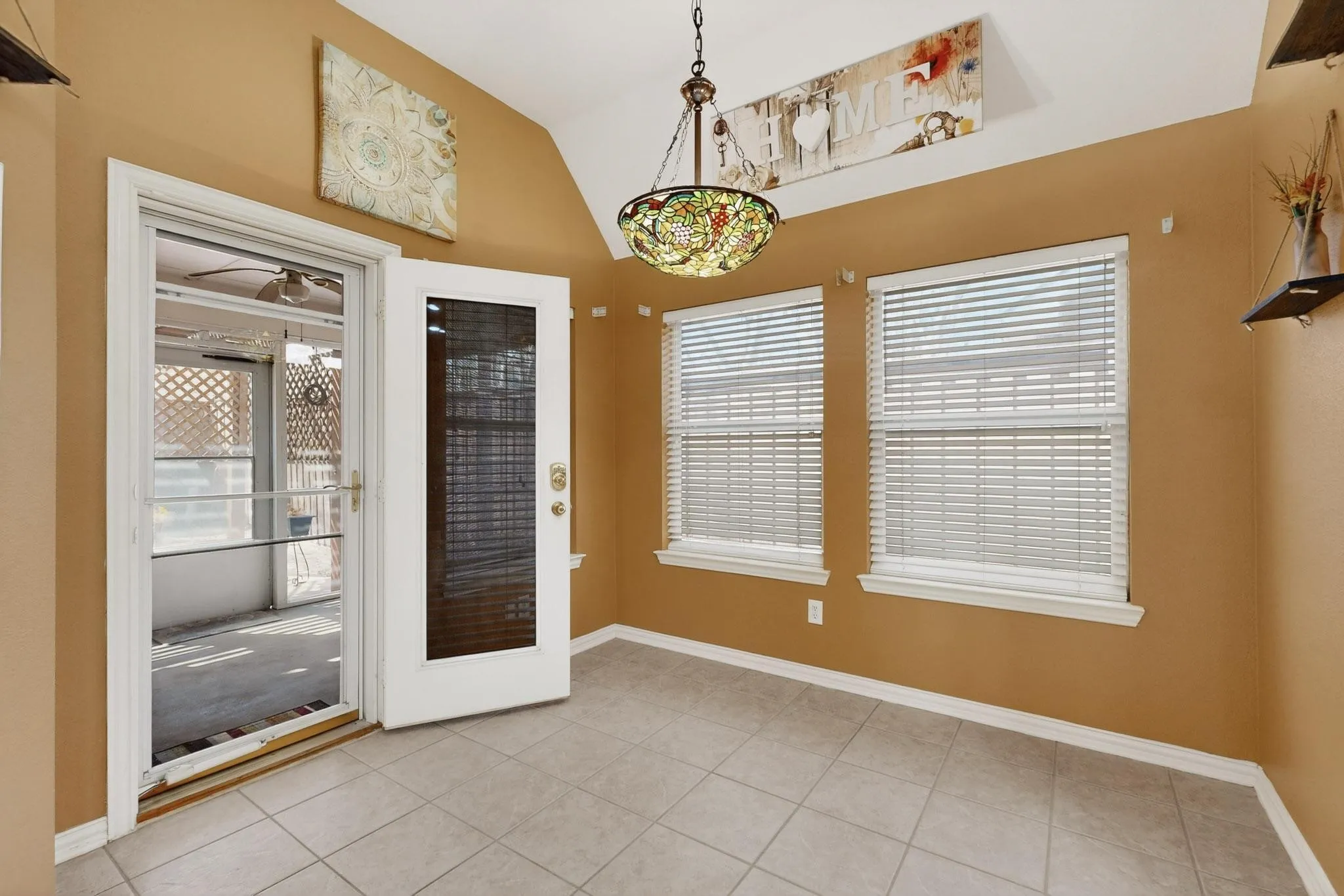 Single Family Residence For Sale in Tarrant County , 6869 Cape Cod Drive, Grand Prairie, Texas 75054, 3 Bedroom, 3 Bathroom, 2 Garage spaces, 2,983 Sqft, built in 2003, mls#21375469, Real Estate Agent in Grand Prairie, Homes For Sale in Tarrant county, Homes For Sale in Grand Prairie, Realtor in Grand Prairie Texas, Real Estate Brokerage Independent Realty Texas, Luminita Cordes Realtor