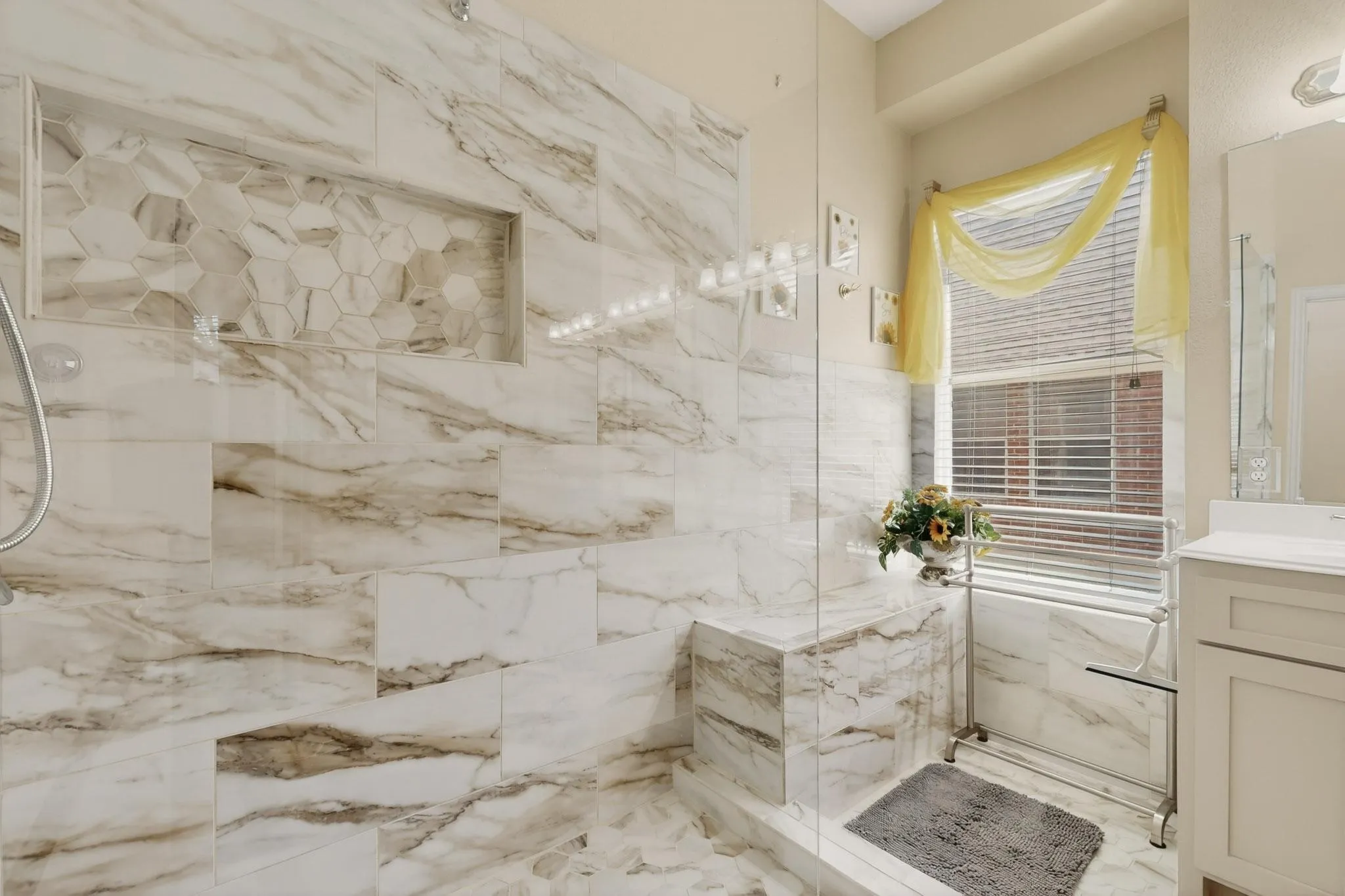 Single Family Residence For Sale in Tarrant County , 6869 Cape Cod Drive, Grand Prairie, Texas 75054, 3 Bedroom, 3 Bathroom, 2 Garage spaces, 2,983 Sqft, built in 2003, mls#21375469, Real Estate Agent in Grand Prairie, Homes For Sale in Tarrant county, Homes For Sale in Grand Prairie, Realtor in Grand Prairie Texas, Real Estate Brokerage Independent Realty Texas, Luminita Cordes Realtor