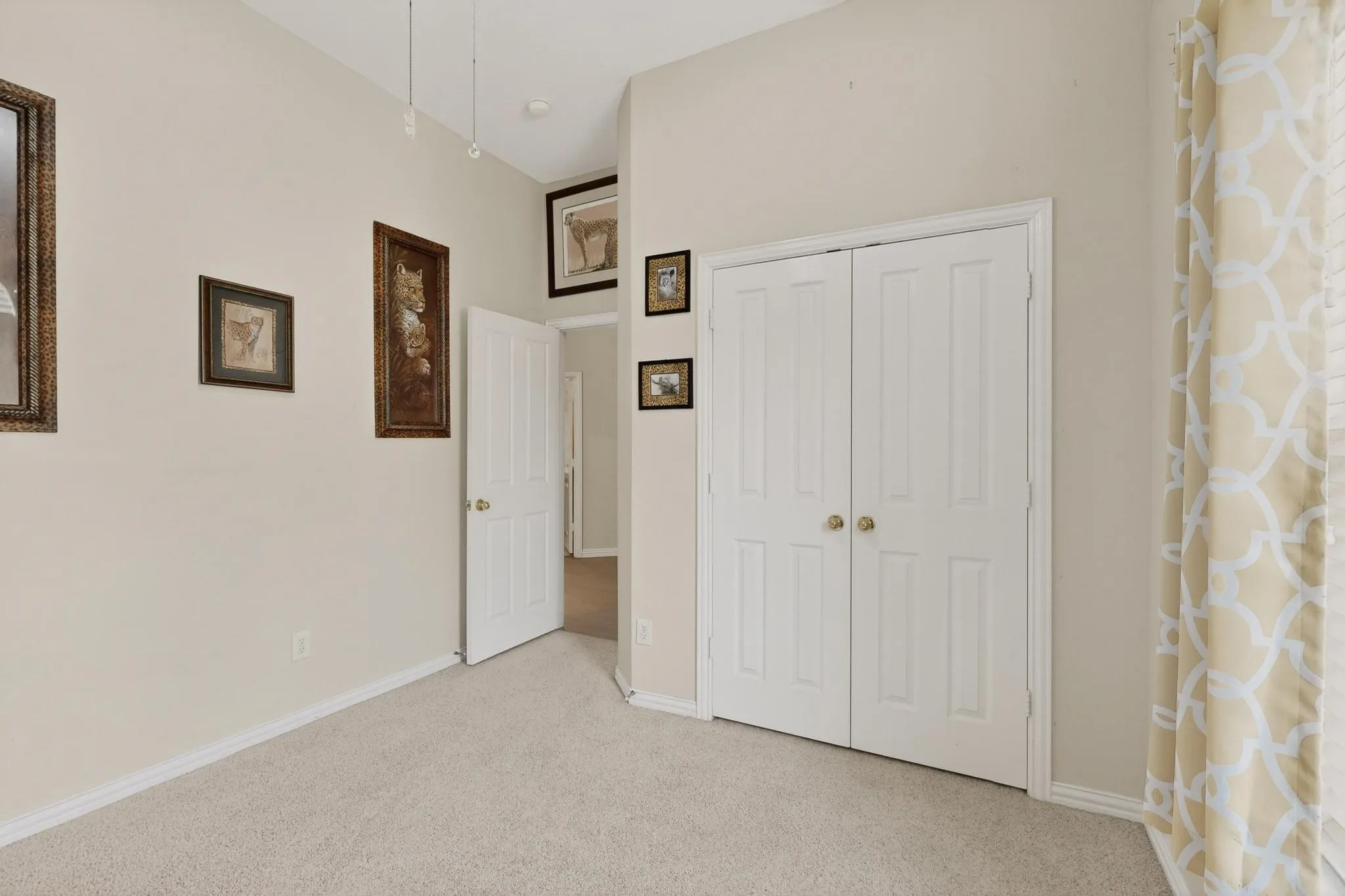 Single Family Residence For Sale in Tarrant County , 6869 Cape Cod Drive, Grand Prairie, Texas 75054, 3 Bedroom, 3 Bathroom, 2 Garage spaces, 2,983 Sqft, built in 2003, mls#21375469, Real Estate Agent in Grand Prairie, Homes For Sale in Tarrant county, Homes For Sale in Grand Prairie, Realtor in Grand Prairie Texas, Real Estate Brokerage Independent Realty Texas, Luminita Cordes Realtor