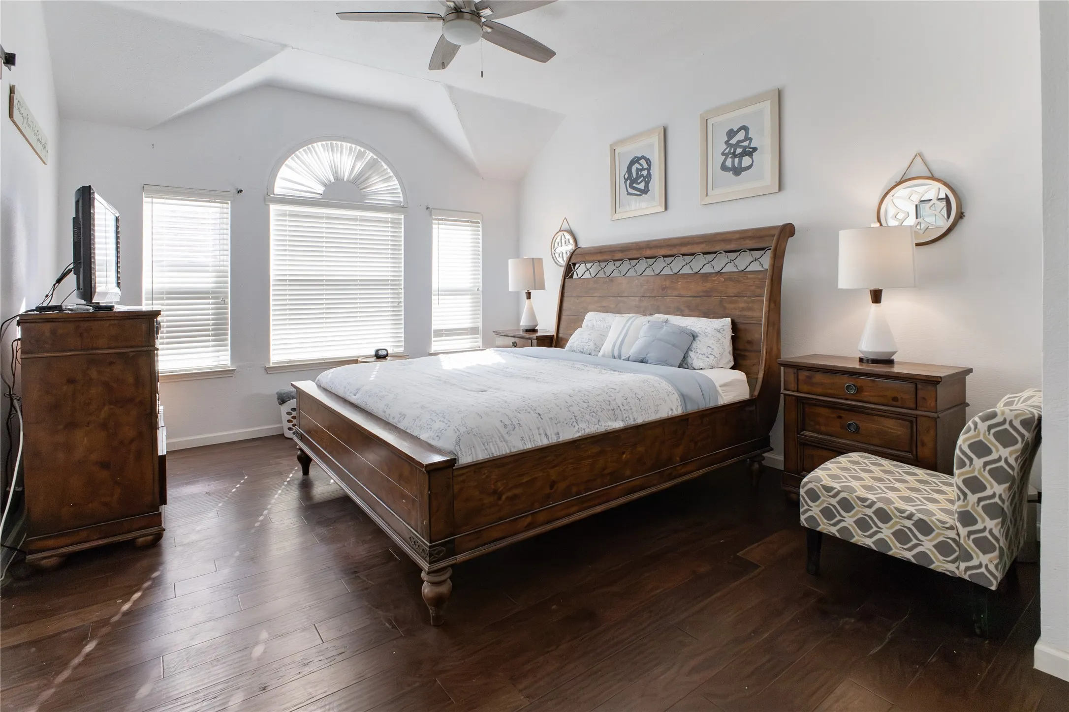 Single Family Residence For Rent in Denton County , 2016 Piedmont Drive, Lewisville, Texas 75067, 3 Bedroom, 2 Bathroom, 2 Garage spaces, 1,733 Sqft, built in 1999, mls#21375488, Real Estate Agent in Lewisville, Homes For Rent in Denton county, Homes For Rent in Lewisville, Realtor in Lewisville Texas, Real Estate Brokerage Independent Realty Texas, Luminita Cordes Realtor