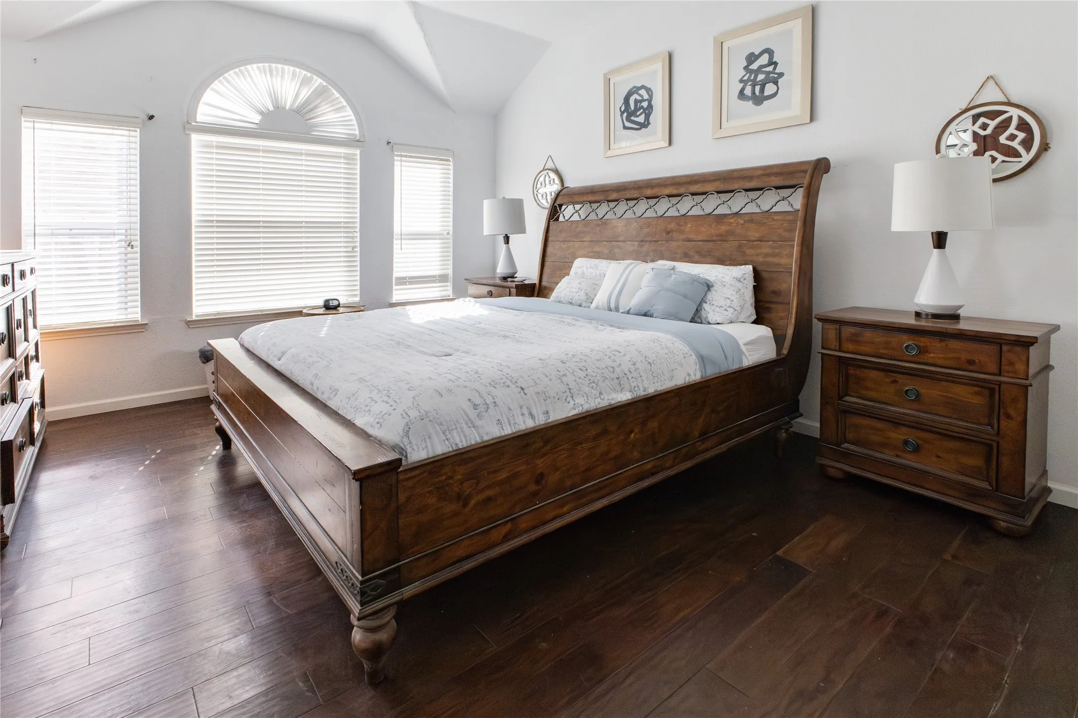 Single Family Residence For Rent in Denton County , 2016 Piedmont Drive, Lewisville, Texas 75067, 3 Bedroom, 2 Bathroom, 2 Garage spaces, 1,733 Sqft, built in 1999, mls#21375488, Real Estate Agent in Lewisville, Homes For Rent in Denton county, Homes For Rent in Lewisville, Realtor in Lewisville Texas, Real Estate Brokerage Independent Realty Texas, Luminita Cordes Realtor