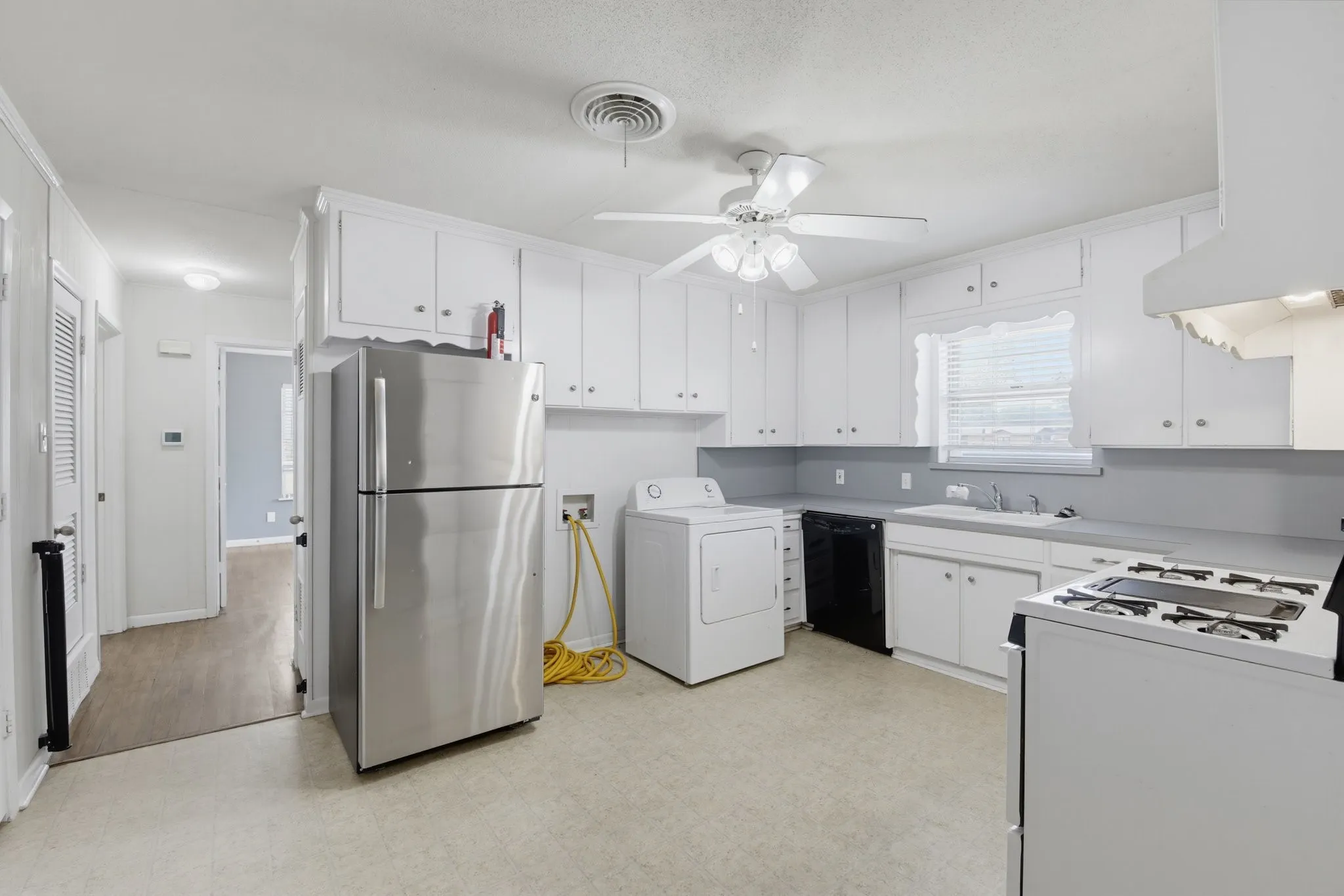 Single Family Residence For Sale in Tarrant County , 5328 Ira Street N, Haltom City, Texas 76117, 2 Bedroom, 1 Bathroom, 1 Garage spaces, 1,160 Sqft, built in 1964, mls#21374999, Real Estate Agent in Haltom City, Homes For Sale in Tarrant county, Homes For Sale in Haltom City, Realtor in Haltom City Texas, Real Estate Brokerage Independent Realty Texas, Luminita Cordes Realtor