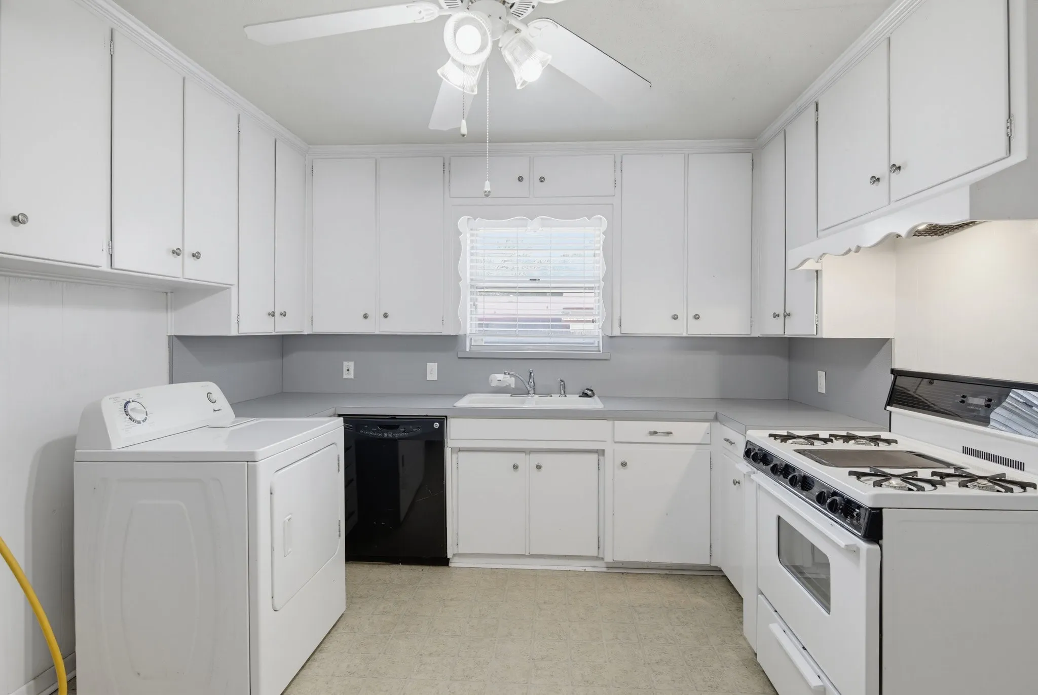 Single Family Residence For Sale in Tarrant County , 5328 Ira Street N, Haltom City, Texas 76117, 2 Bedroom, 1 Bathroom, 1 Garage spaces, 1,160 Sqft, built in 1964, mls#21374999, Real Estate Agent in Haltom City, Homes For Sale in Tarrant county, Homes For Sale in Haltom City, Realtor in Haltom City Texas, Real Estate Brokerage Independent Realty Texas, Luminita Cordes Realtor