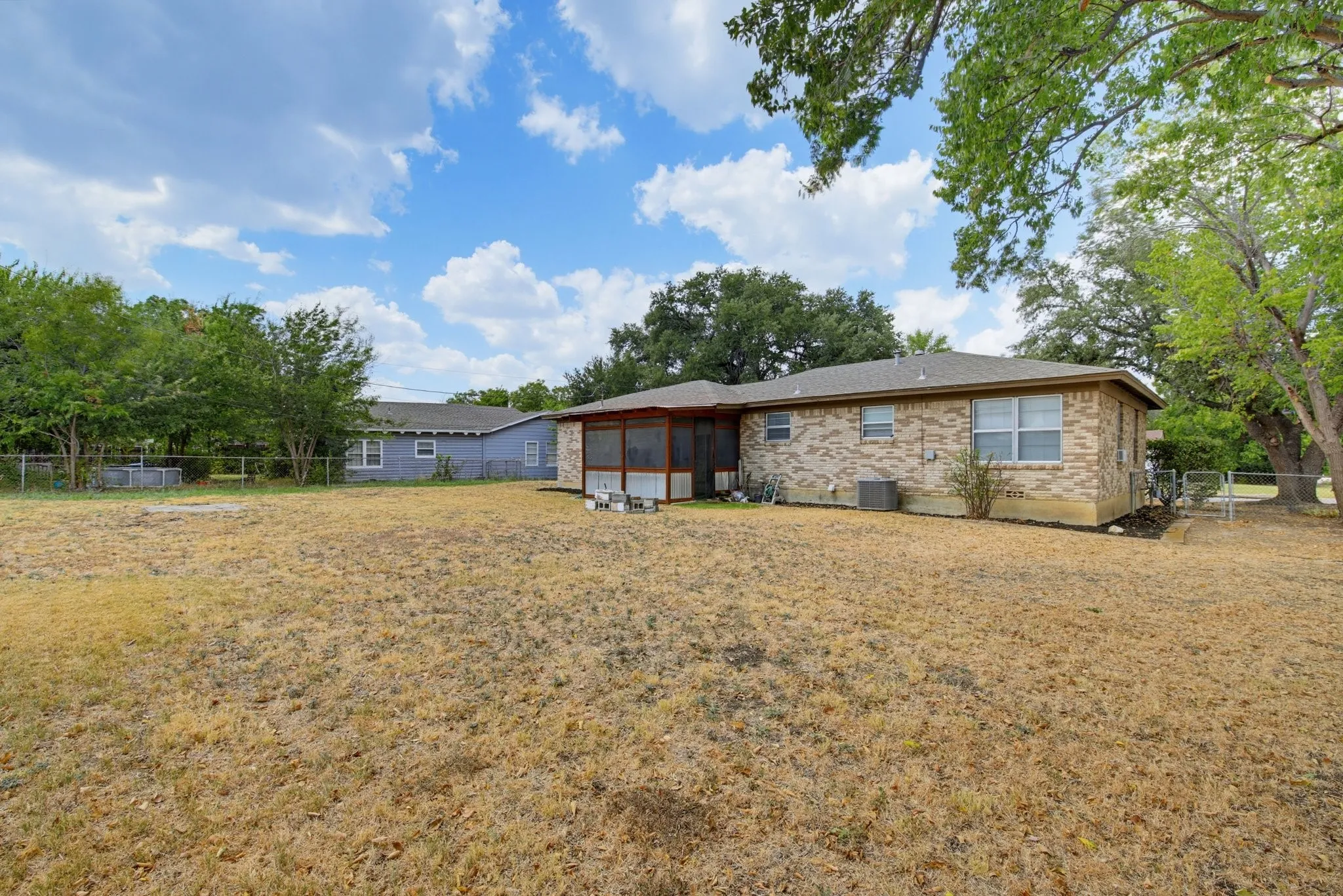 Single Family Residence For Sale in Tarrant County , 5328 Ira Street N, Haltom City, Texas 76117, 2 Bedroom, 1 Bathroom, 1 Garage spaces, 1,160 Sqft, built in 1964, mls#21374999, Real Estate Agent in Haltom City, Homes For Sale in Tarrant county, Homes For Sale in Haltom City, Realtor in Haltom City Texas, Real Estate Brokerage Independent Realty Texas, Luminita Cordes Realtor