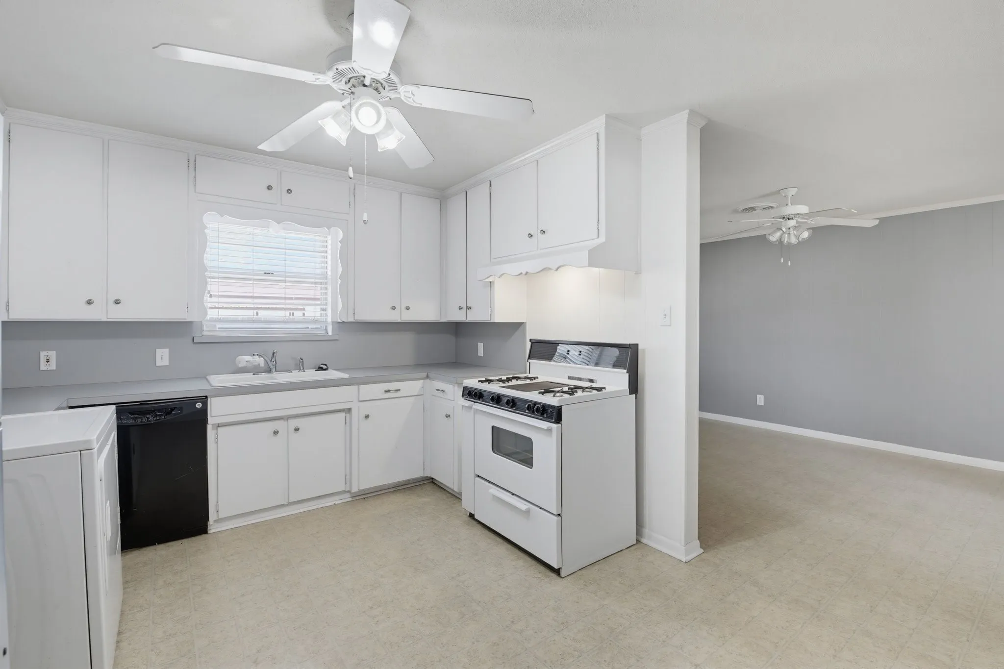Single Family Residence For Sale in Tarrant County , 5328 Ira Street N, Haltom City, Texas 76117, 2 Bedroom, 1 Bathroom, 1 Garage spaces, 1,160 Sqft, built in 1964, mls#21374999, Real Estate Agent in Haltom City, Homes For Sale in Tarrant county, Homes For Sale in Haltom City, Realtor in Haltom City Texas, Real Estate Brokerage Independent Realty Texas, Luminita Cordes Realtor