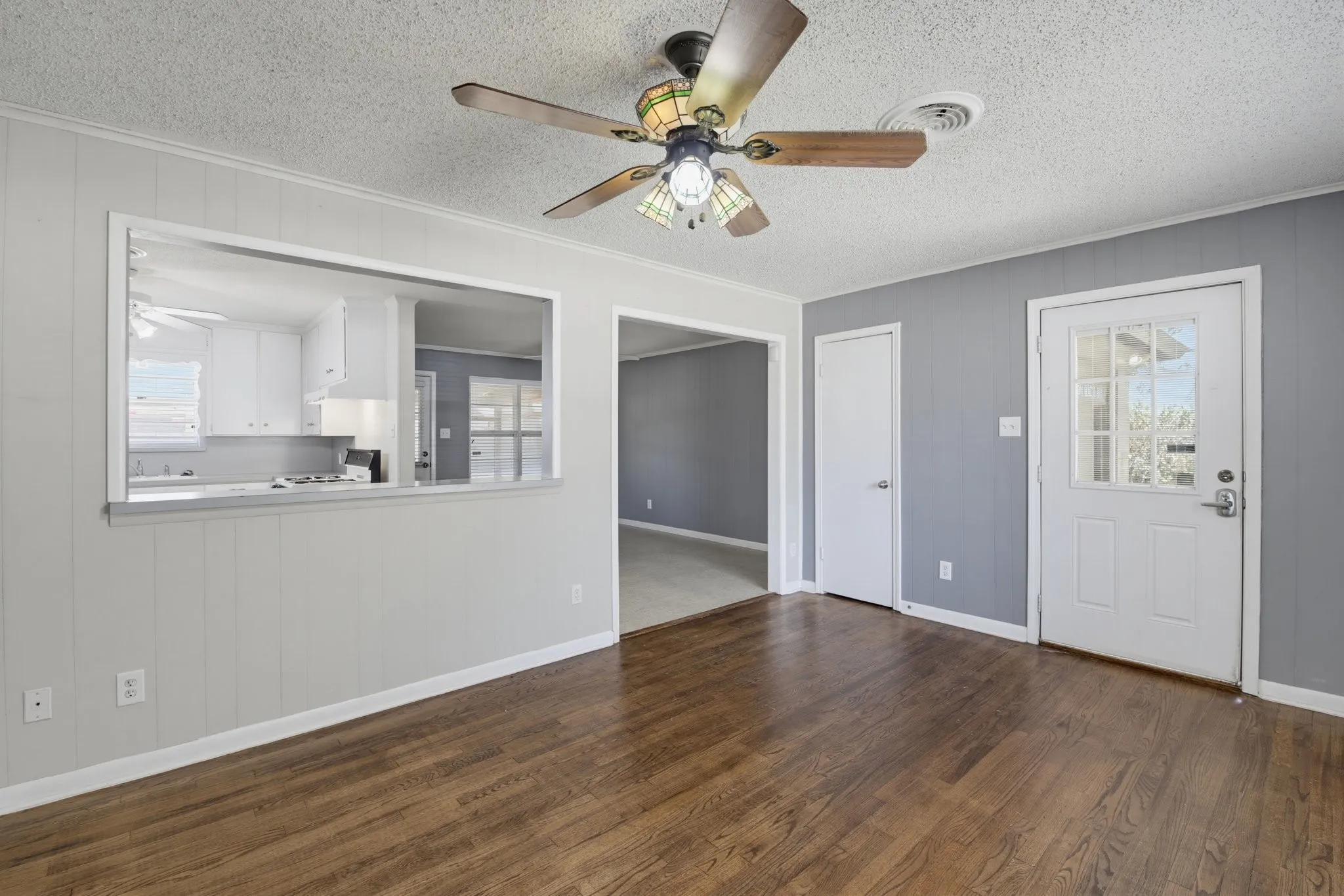 Single Family Residence For Sale in Tarrant County , 5328 Ira Street N, Haltom City, Texas 76117, 2 Bedroom, 1 Bathroom, 1 Garage spaces, 1,160 Sqft, built in 1964, mls#21374999, Real Estate Agent in Haltom City, Homes For Sale in Tarrant county, Homes For Sale in Haltom City, Realtor in Haltom City Texas, Real Estate Brokerage Independent Realty Texas, Luminita Cordes Realtor