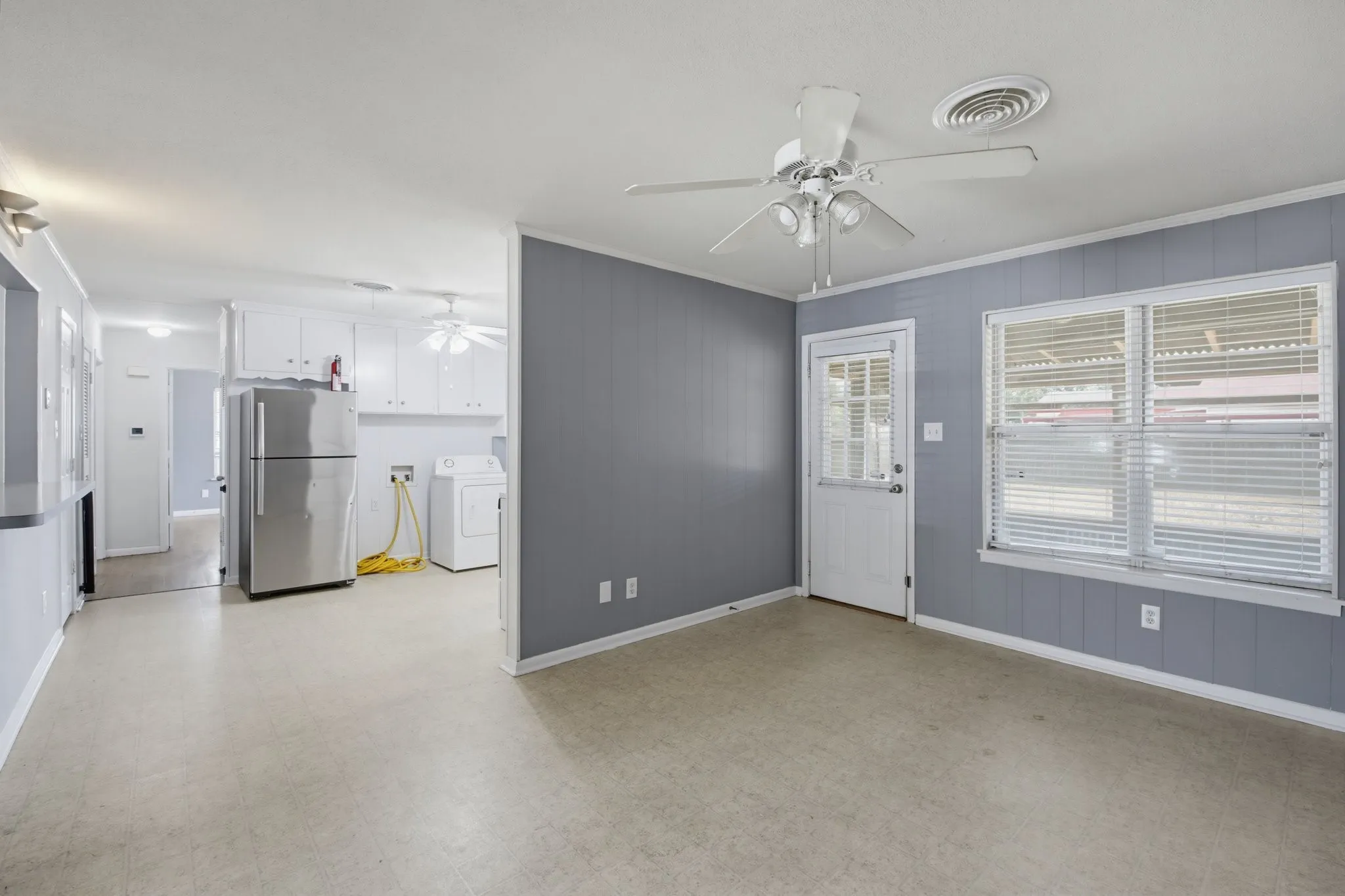 Dining to Kitchen