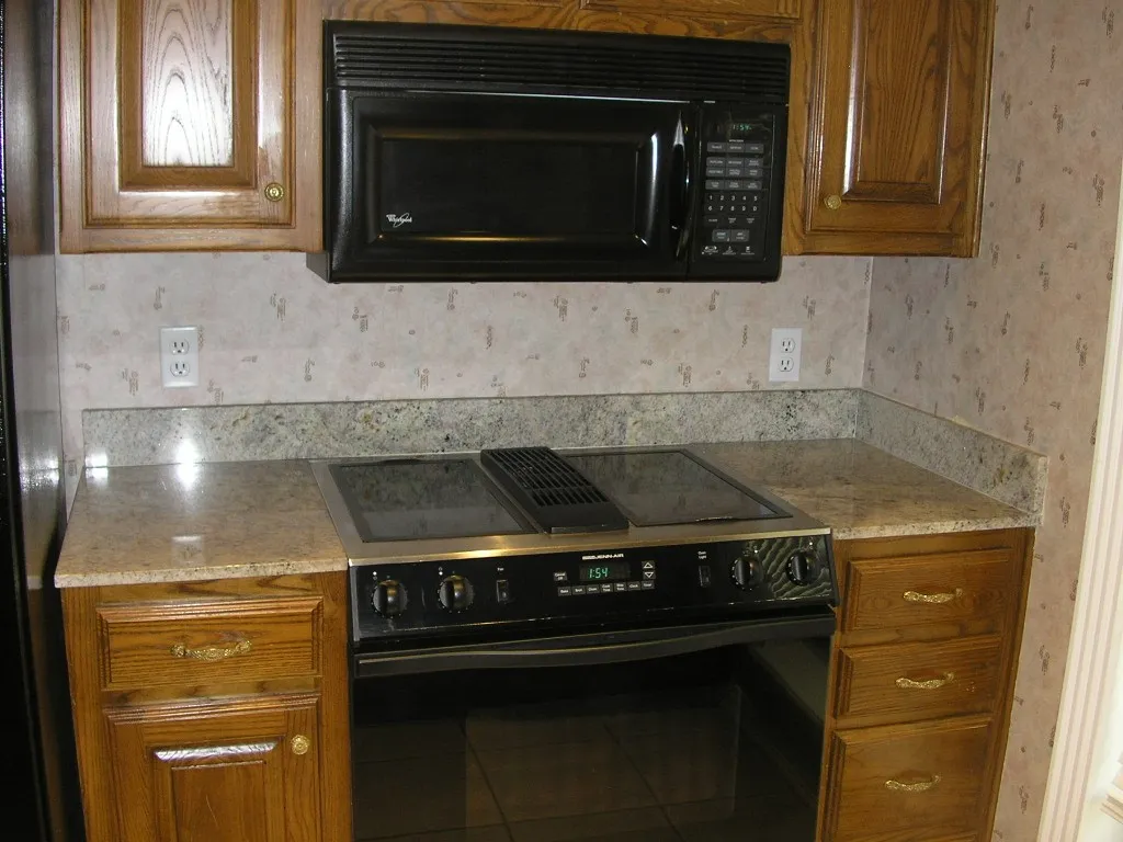 Jenn-air cooktop, microwave above