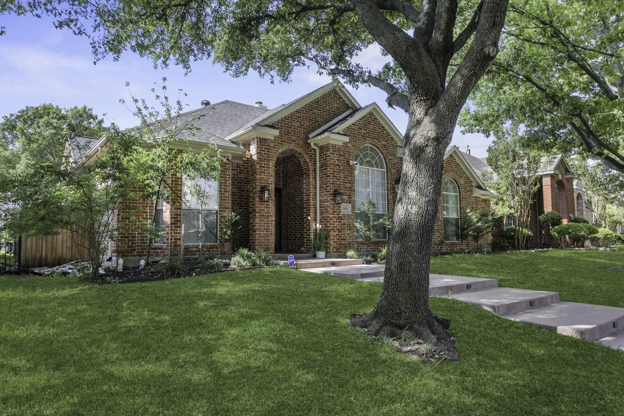 Single Family Residence For Sale in Collin County , 3916 Kimbrough Lane, Plano, Texas 75025, 4 Bedroom, 3 Bathroom, 2 Garage spaces, 2,042 Sqft, built in 1994, mls#21374948, Real Estate Agent in Plano, Homes For Sale in Collin county, Homes For Sale in Plano, Realtor in Plano Texas, Real Estate Brokerage Independent Realty Texas, Luminita Cordes Realtor