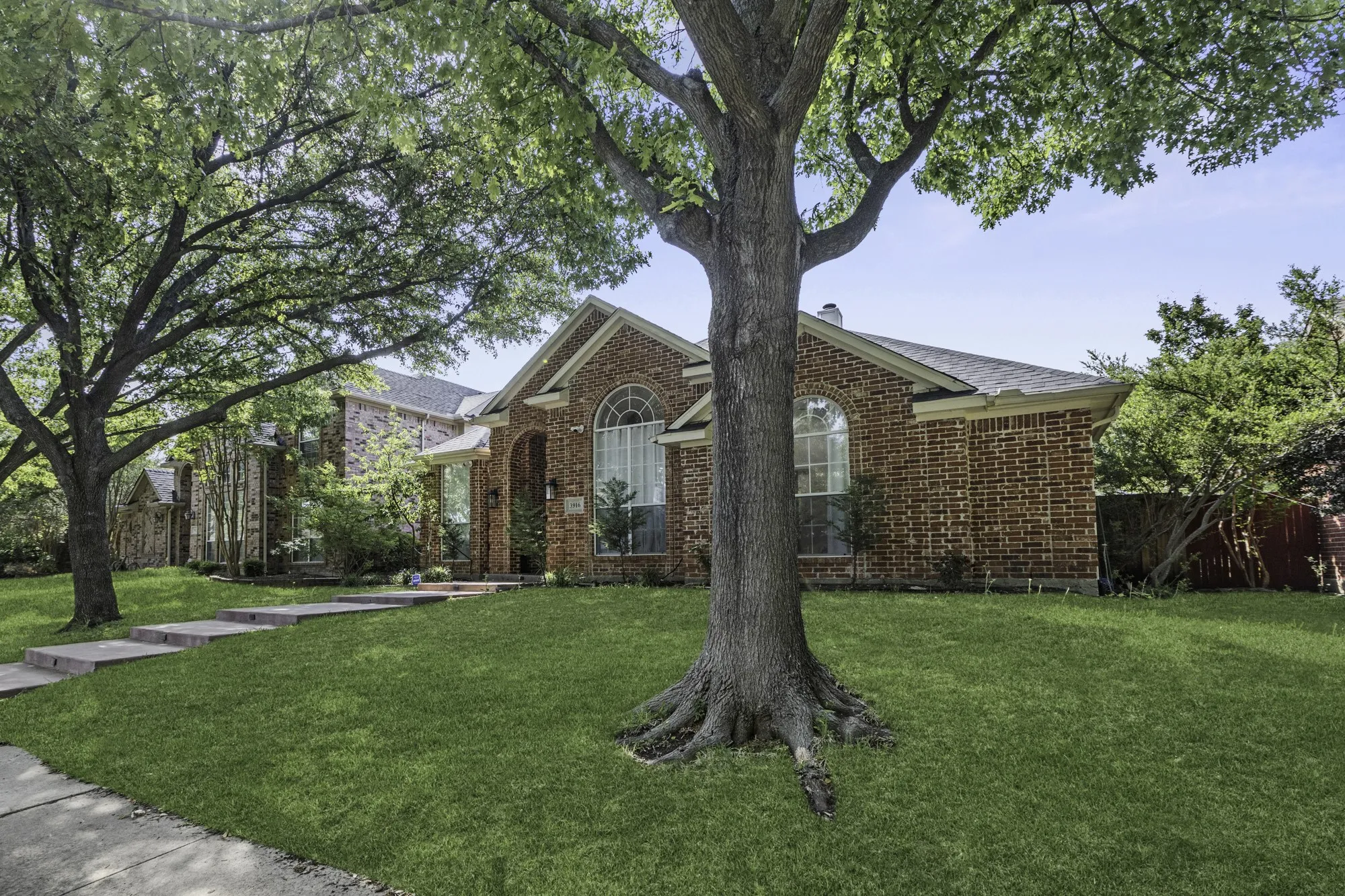 Single Family Residence For Sale in Collin County , 3916 Kimbrough Lane, Plano, Texas 75025, 4 Bedroom, 3 Bathroom, 2 Garage spaces, 2,042 Sqft, built in 1994, mls#21374948, Real Estate Agent in Plano, Homes For Sale in Collin county, Homes For Sale in Plano, Realtor in Plano Texas, Real Estate Brokerage Independent Realty Texas, Luminita Cordes Realtor