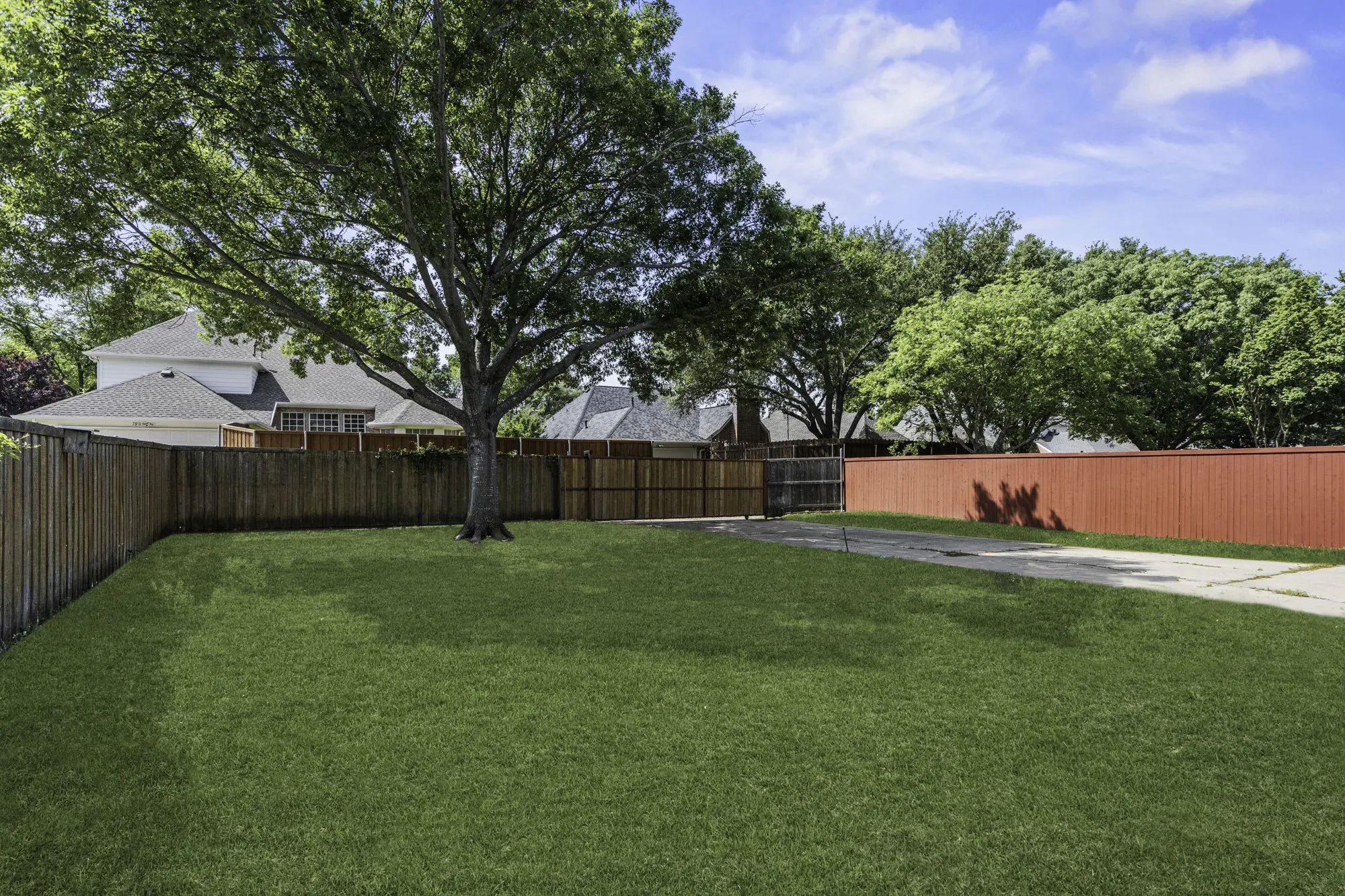 Single Family Residence For Sale in Collin County , 3916 Kimbrough Lane, Plano, Texas 75025, 4 Bedroom, 3 Bathroom, 2 Garage spaces, 2,042 Sqft, built in 1994, mls#21374948, Real Estate Agent in Plano, Homes For Sale in Collin county, Homes For Sale in Plano, Realtor in Plano Texas, Real Estate Brokerage Independent Realty Texas, Luminita Cordes Realtor