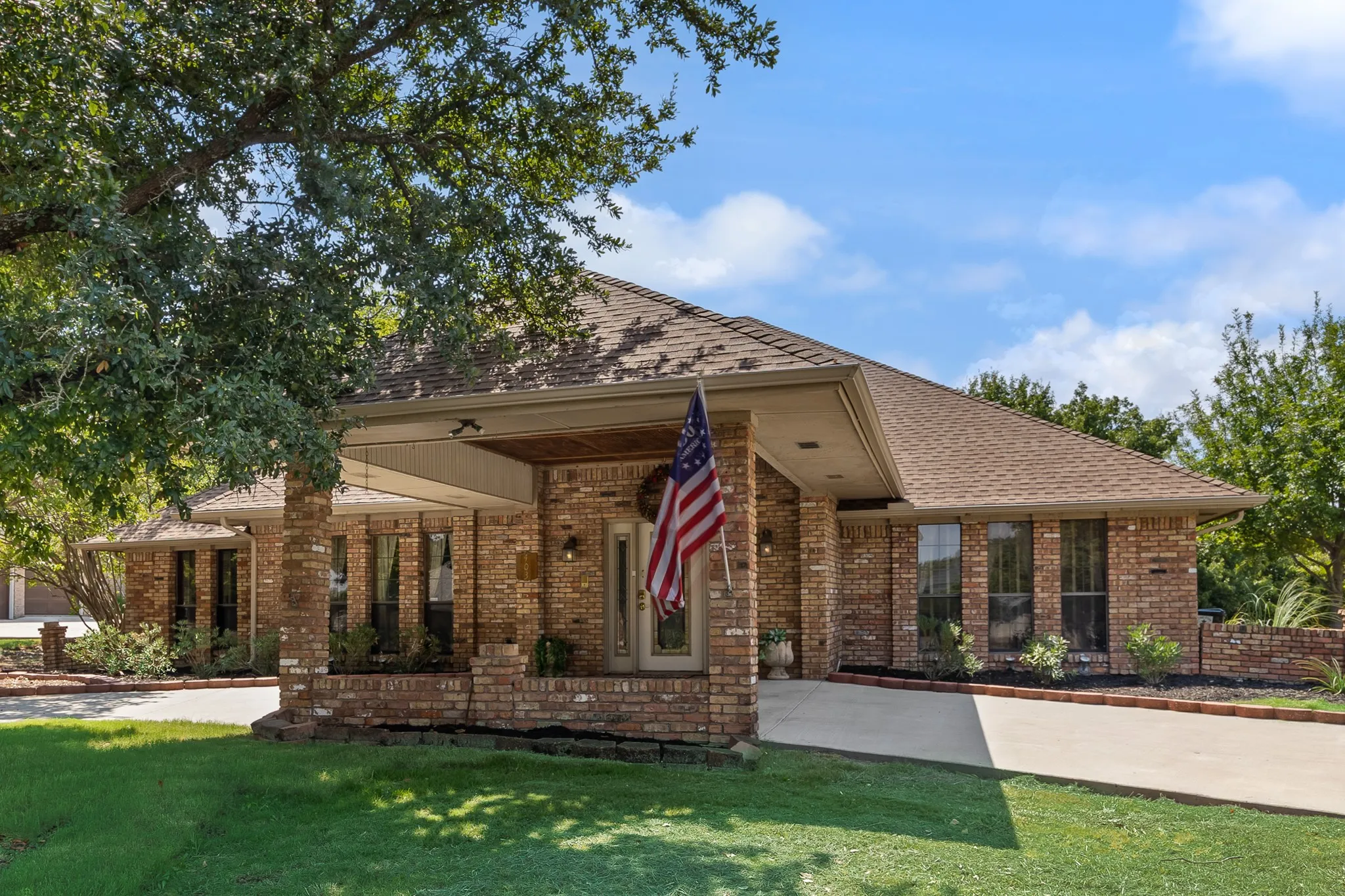 Single Family Residence For Sale in Collin County , 403 Riva Ridge, Wylie, Texas 75098, 4 Bedroom, 2 Bathroom, 3 Garage spaces, 2,405 Sqft, built in 1984, mls#21374561, Real Estate Agent in Wylie, Homes For Sale in Collin county, Homes For Sale in Wylie, Realtor in Wylie Texas, Real Estate Brokerage Independent Realty Texas, Luminita Cordes Realtor