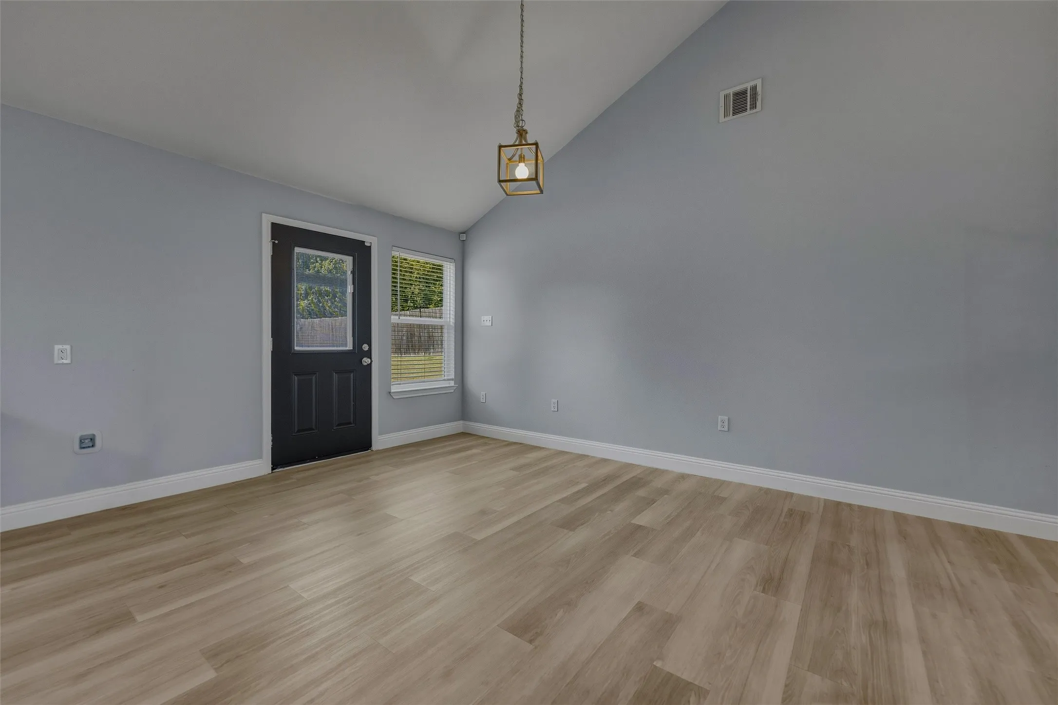Single Family Residence For Rent in Parker County , 324 Hillcroft Road, Fort Worth, Texas 76108, 3 Bedroom, 2 Bathroom, 2 Garage spaces, 1,904 Sqft, built in 2019, mls#21375503, Real Estate Agent in Fort Worth, Homes For Rent in Parker county, Homes For Rent in Fort Worth, Realtor in Fort Worth Texas, Real Estate Brokerage Independent Realty Texas, Luminita Cordes Realtor