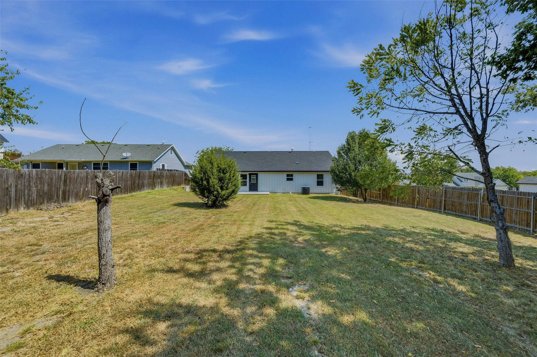 Single Family Residence For Rent in Parker County , 324 Hillcroft Road, Fort Worth, Texas 76108, 3 Bedroom, 2 Bathroom, 2 Garage spaces, 1,904 Sqft, built in 2019, mls#21375503, Real Estate Agent in Fort Worth, Homes For Rent in Parker county, Homes For Rent in Fort Worth, Realtor in Fort Worth Texas, Real Estate Brokerage Independent Realty Texas, Luminita Cordes Realtor