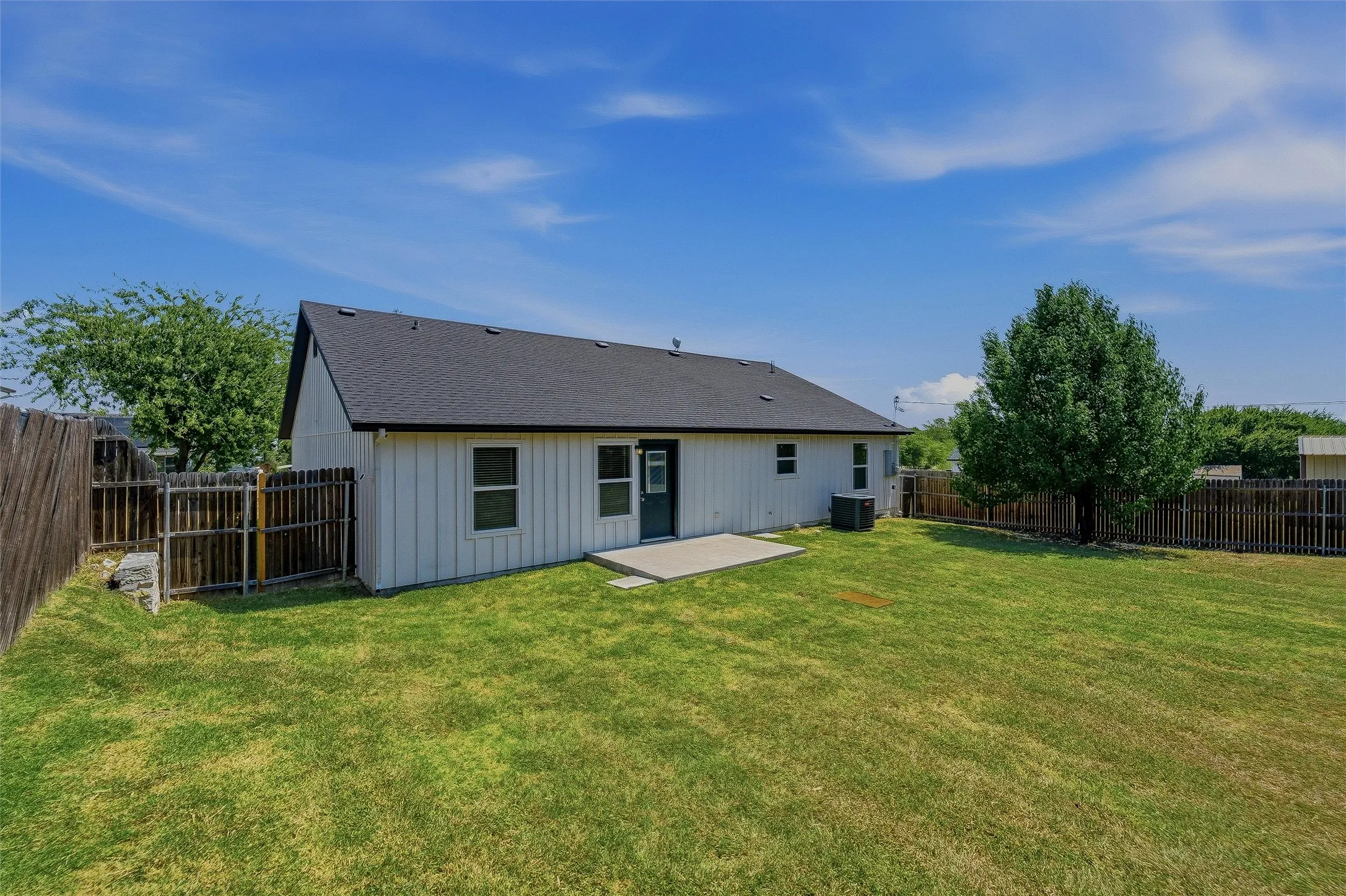 Single Family Residence For Rent in Parker County , 324 Hillcroft Road, Fort Worth, Texas 76108, 3 Bedroom, 2 Bathroom, 2 Garage spaces, 1,904 Sqft, built in 2019, mls#21375503, Real Estate Agent in Fort Worth, Homes For Rent in Parker county, Homes For Rent in Fort Worth, Realtor in Fort Worth Texas, Real Estate Brokerage Independent Realty Texas, Luminita Cordes Realtor