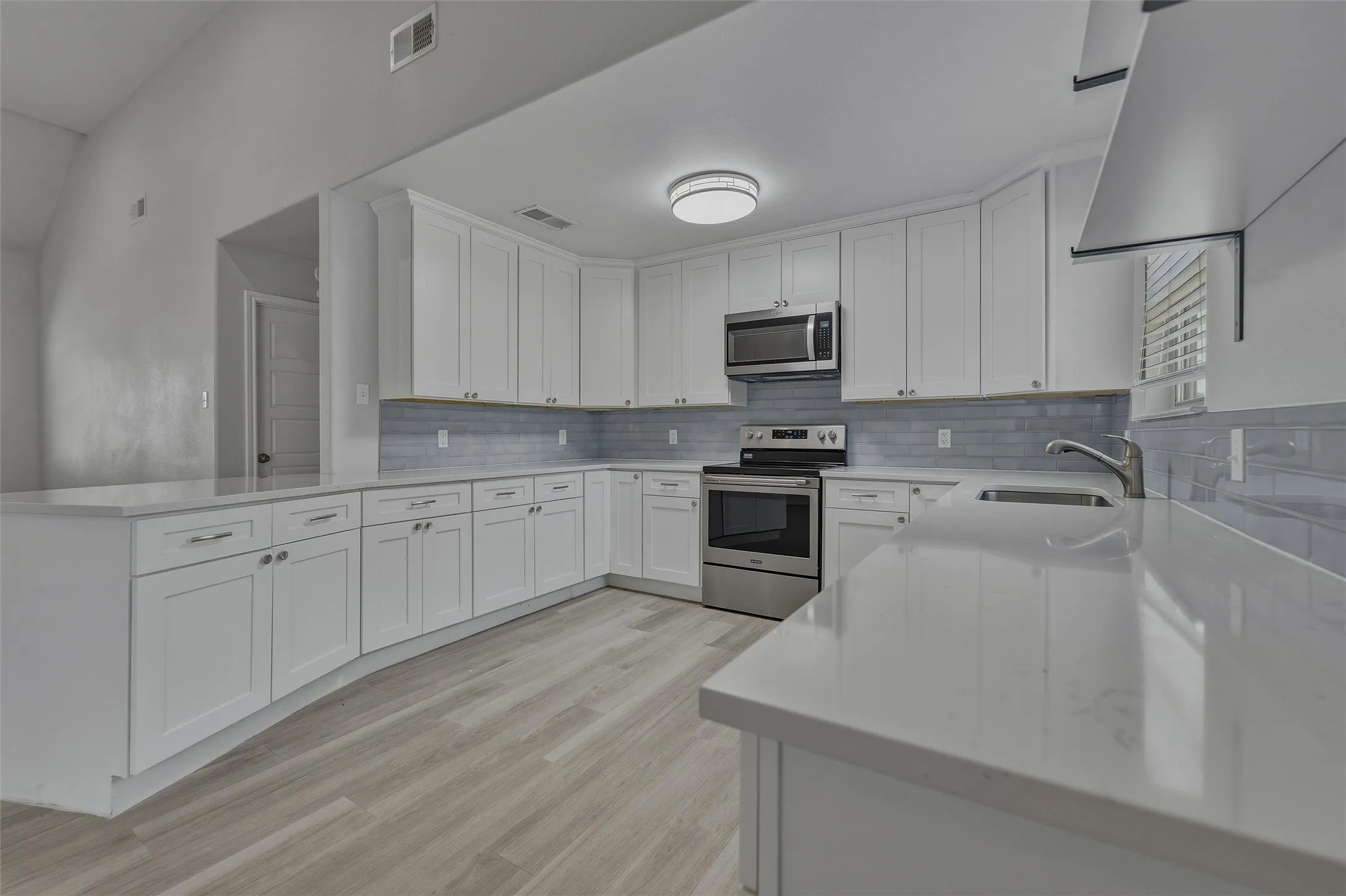 Single Family Residence For Rent in Parker County , 324 Hillcroft Road, Fort Worth, Texas 76108, 3 Bedroom, 2 Bathroom, 2 Garage spaces, 1,904 Sqft, built in 2019, mls#21375503, Real Estate Agent in Fort Worth, Homes For Rent in Parker county, Homes For Rent in Fort Worth, Realtor in Fort Worth Texas, Real Estate Brokerage Independent Realty Texas, Luminita Cordes Realtor