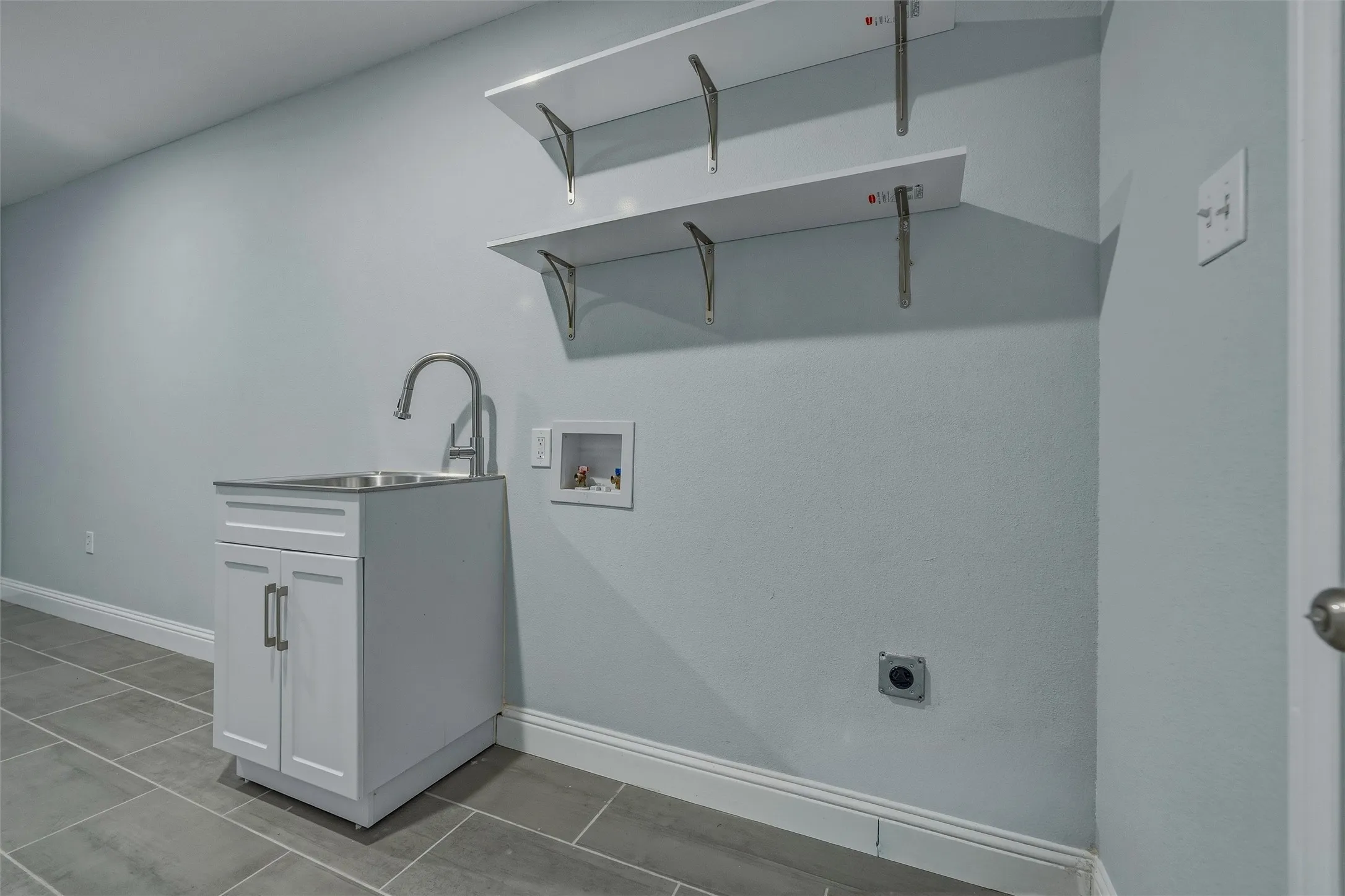 Single Family Residence For Rent in Parker County , 324 Hillcroft Road, Fort Worth, Texas 76108, 3 Bedroom, 2 Bathroom, 2 Garage spaces, 1,904 Sqft, built in 2019, mls#21375503, Real Estate Agent in Fort Worth, Homes For Rent in Parker county, Homes For Rent in Fort Worth, Realtor in Fort Worth Texas, Real Estate Brokerage Independent Realty Texas, Luminita Cordes Realtor
