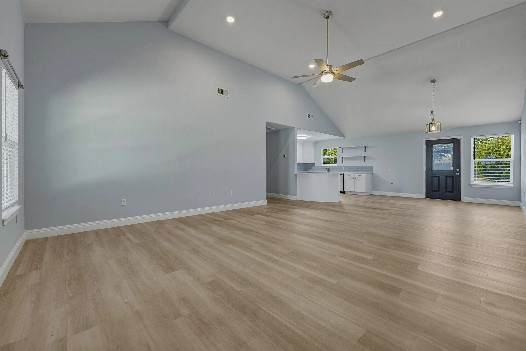 Single Family Residence For Rent in Parker County , 324 Hillcroft Road, Fort Worth, Texas 76108, 3 Bedroom, 2 Bathroom, 2 Garage spaces, 1,904 Sqft, built in 2019, mls#21375503, Real Estate Agent in Fort Worth, Homes For Rent in Parker county, Homes For Rent in Fort Worth, Realtor in Fort Worth Texas, Real Estate Brokerage Independent Realty Texas, Luminita Cordes Realtor