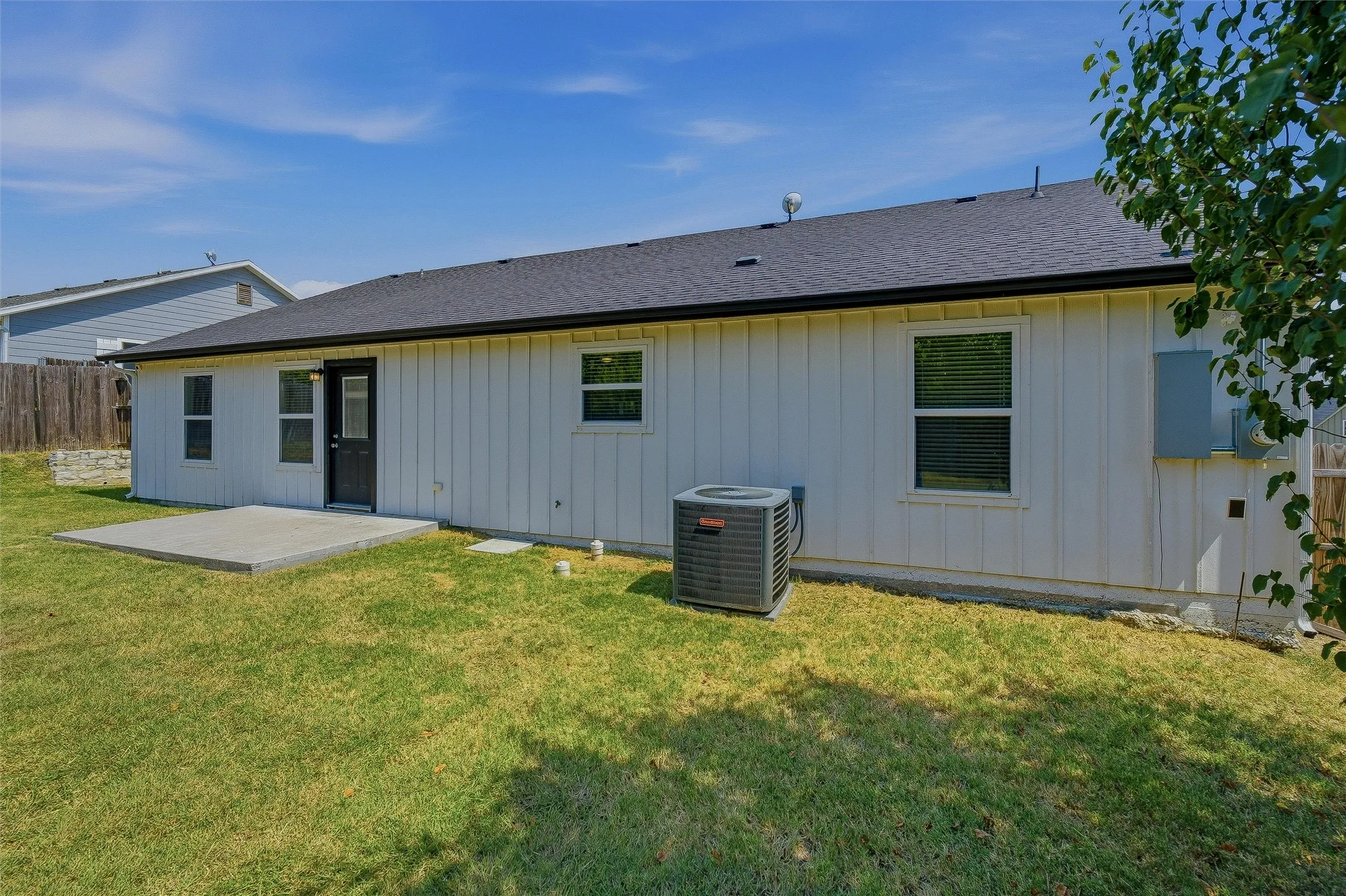 Single Family Residence For Rent in Parker County , 324 Hillcroft Road, Fort Worth, Texas 76108, 3 Bedroom, 2 Bathroom, 2 Garage spaces, 1,904 Sqft, built in 2019, mls#21375503, Real Estate Agent in Fort Worth, Homes For Rent in Parker county, Homes For Rent in Fort Worth, Realtor in Fort Worth Texas, Real Estate Brokerage Independent Realty Texas, Luminita Cordes Realtor