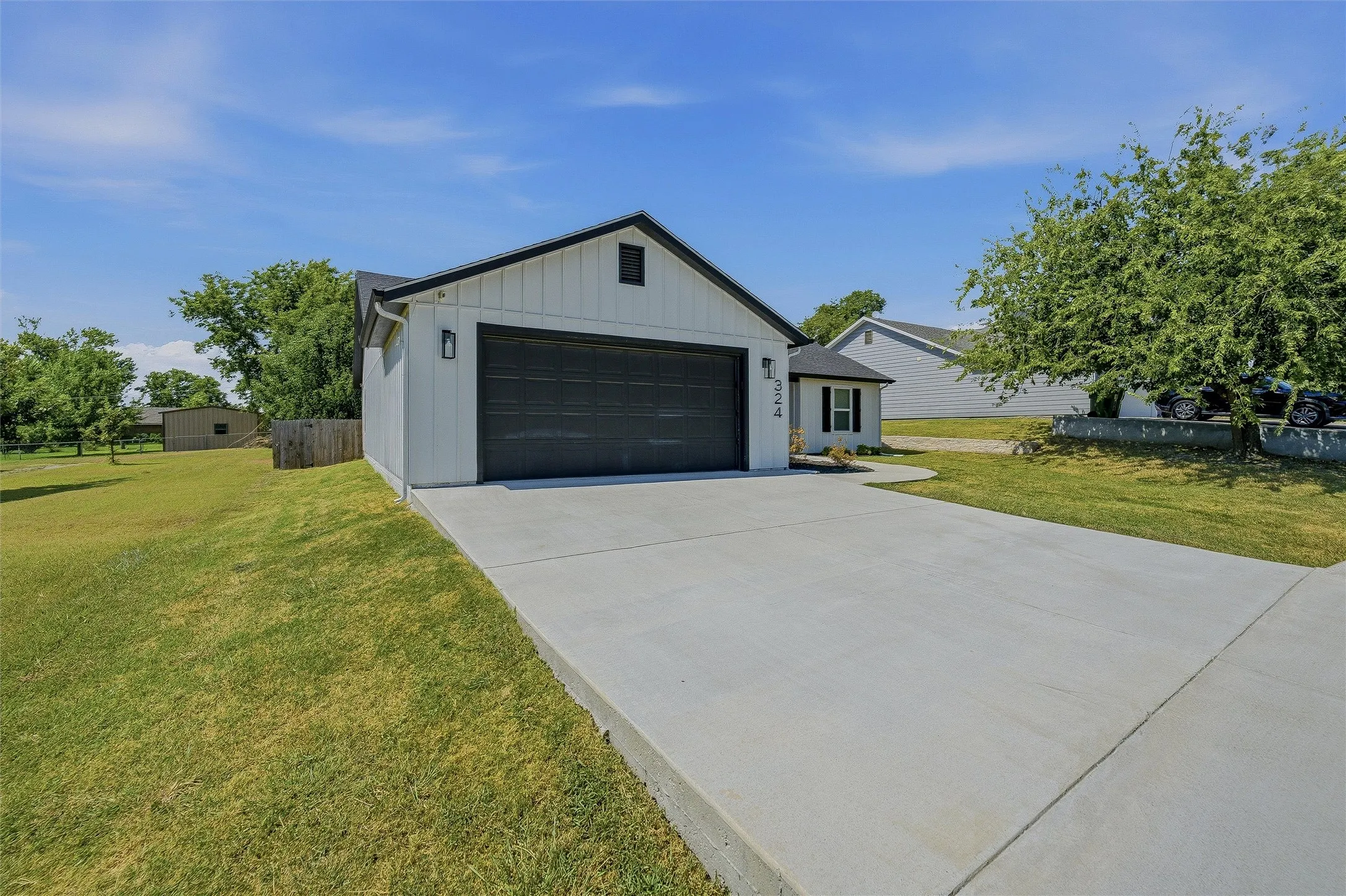Single Family Residence For Rent in Parker County , 324 Hillcroft Road, Fort Worth, Texas 76108, 3 Bedroom, 2 Bathroom, 2 Garage spaces, 1,904 Sqft, built in 2019, mls#21375503, Real Estate Agent in Fort Worth, Homes For Rent in Parker county, Homes For Rent in Fort Worth, Realtor in Fort Worth Texas, Real Estate Brokerage Independent Realty Texas, Luminita Cordes Realtor