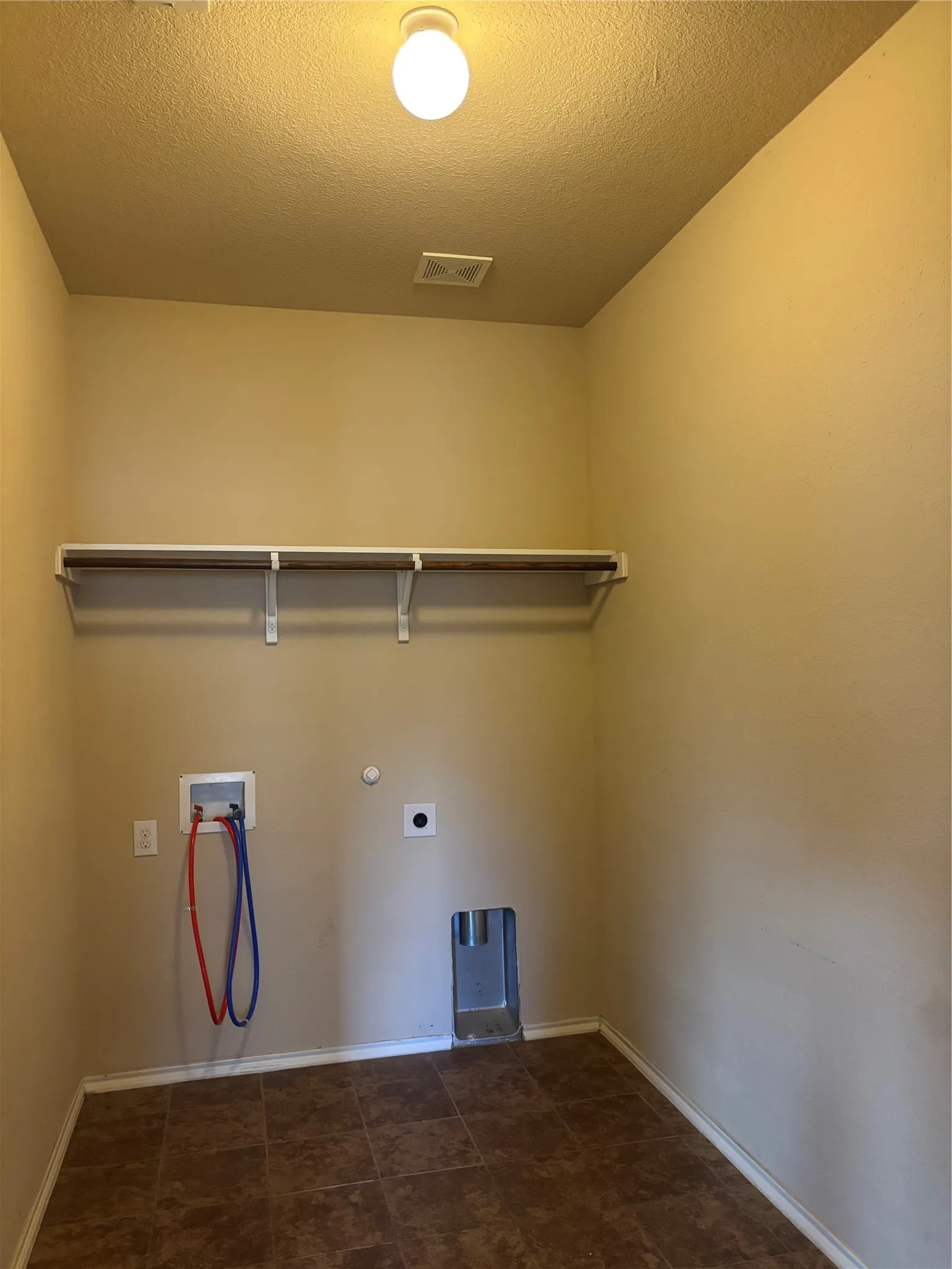 Single Family Residence For Rent in Collin County , 1122 Bellevue Drive, Princeton, Texas 75407, 3 Bedroom, 2 Bathroom, 2 Garage spaces, 1,967 Sqft, built in 2015, mls#21375507, Real Estate Agent in Princeton, Homes For Rent in Collin county, Homes For Rent in Princeton, Realtor in Princeton Texas, Real Estate Brokerage Independent Realty Texas, Luminita Cordes Realtor