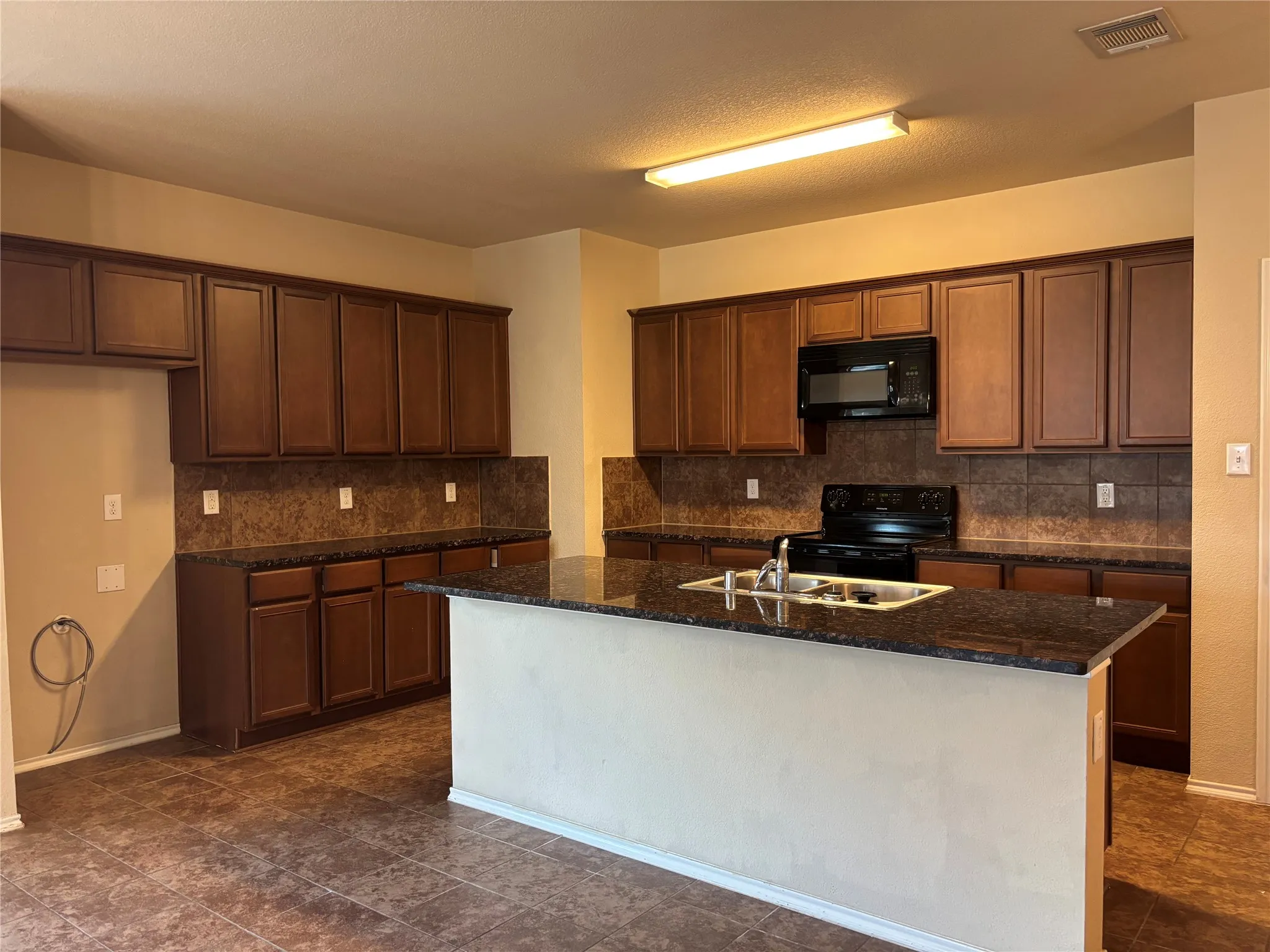 Single Family Residence For Rent in Collin County , 1122 Bellevue Drive, Princeton, Texas 75407, 3 Bedroom, 2 Bathroom, 2 Garage spaces, 1,967 Sqft, built in 2015, mls#21375507, Real Estate Agent in Princeton, Homes For Rent in Collin county, Homes For Rent in Princeton, Realtor in Princeton Texas, Real Estate Brokerage Independent Realty Texas, Luminita Cordes Realtor
