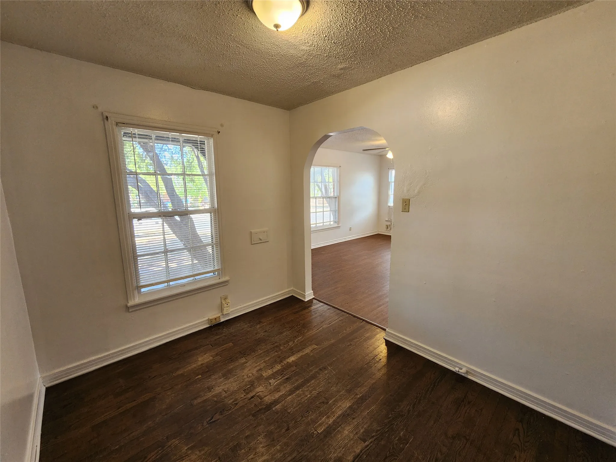 Apartment For Rent in Tarrant County , 3704 Meadowbrook Drive, Fort Worth, Texas 76103, 1 Bedroom, 1 Bathroom, Garage spaces, 600 Sqft, built in 1950, mls#21375509, Real Estate Agent in Fort Worth, Homes For Rent in Tarrant county, Homes For Rent in Fort Worth, Realtor in Fort Worth Texas, Real Estate Brokerage Independent Realty Texas, Luminita Cordes Realtor