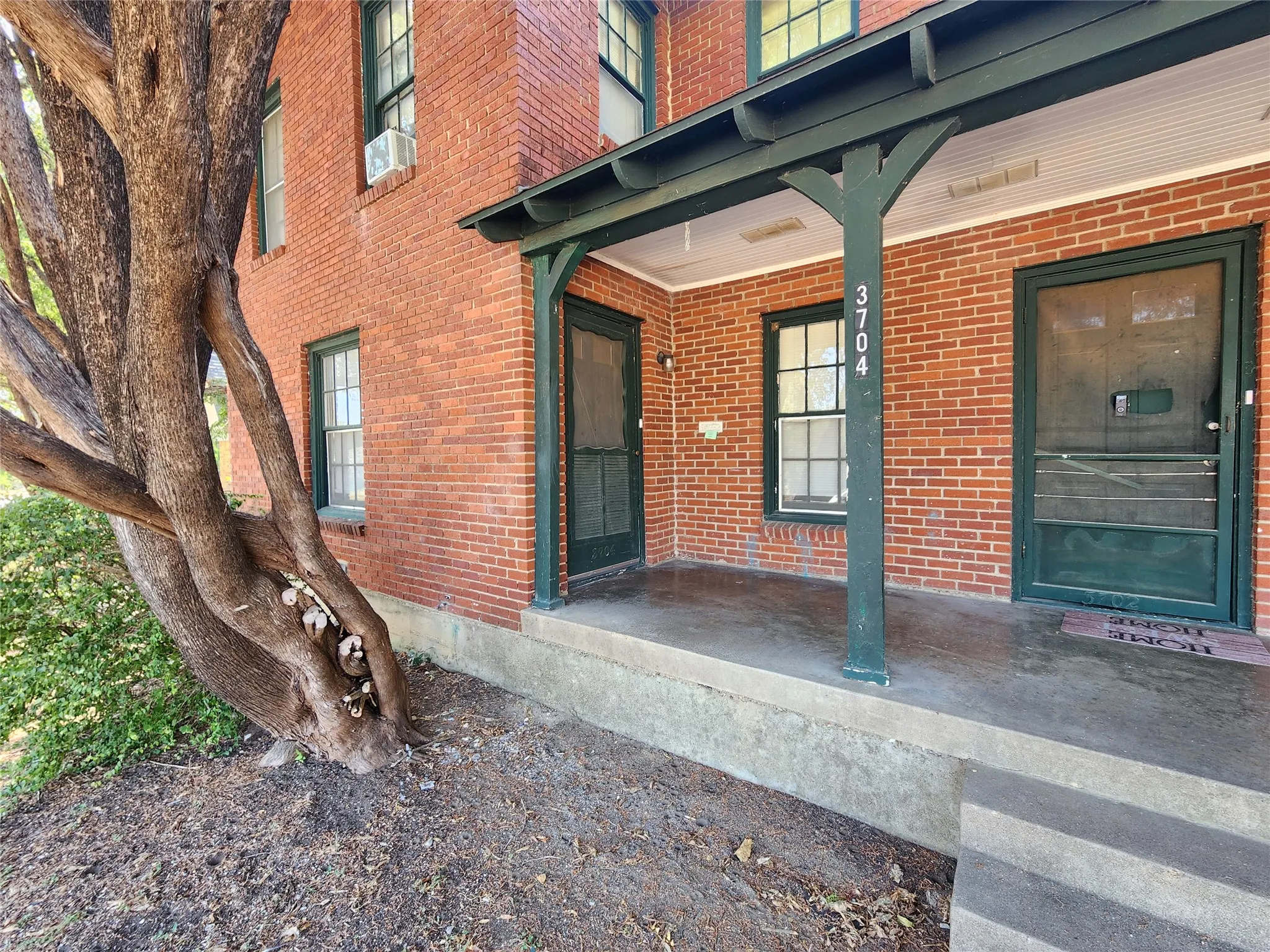 Apartment For Rent in Tarrant County , 3704 Meadowbrook Drive, Fort Worth, Texas 76103, 1 Bedroom, 1 Bathroom, Garage spaces, 600 Sqft, built in 1950, mls#21375509, Real Estate Agent in Fort Worth, Homes For Rent in Tarrant county, Homes For Rent in Fort Worth, Realtor in Fort Worth Texas, Real Estate Brokerage Independent Realty Texas, Luminita Cordes Realtor