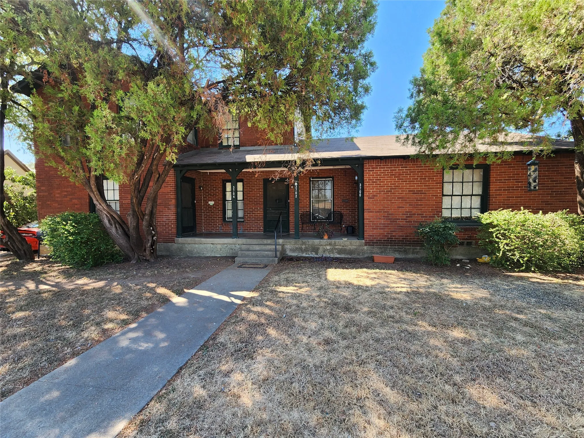 Apartment For Rent in Tarrant County , 3704 Meadowbrook Drive, Fort Worth, Texas 76103, 1 Bedroom, 1 Bathroom, Garage spaces, 600 Sqft, built in 1950, mls#21375509, Real Estate Agent in Fort Worth, Homes For Rent in Tarrant county, Homes For Rent in Fort Worth, Realtor in Fort Worth Texas, Real Estate Brokerage Independent Realty Texas, Luminita Cordes Realtor