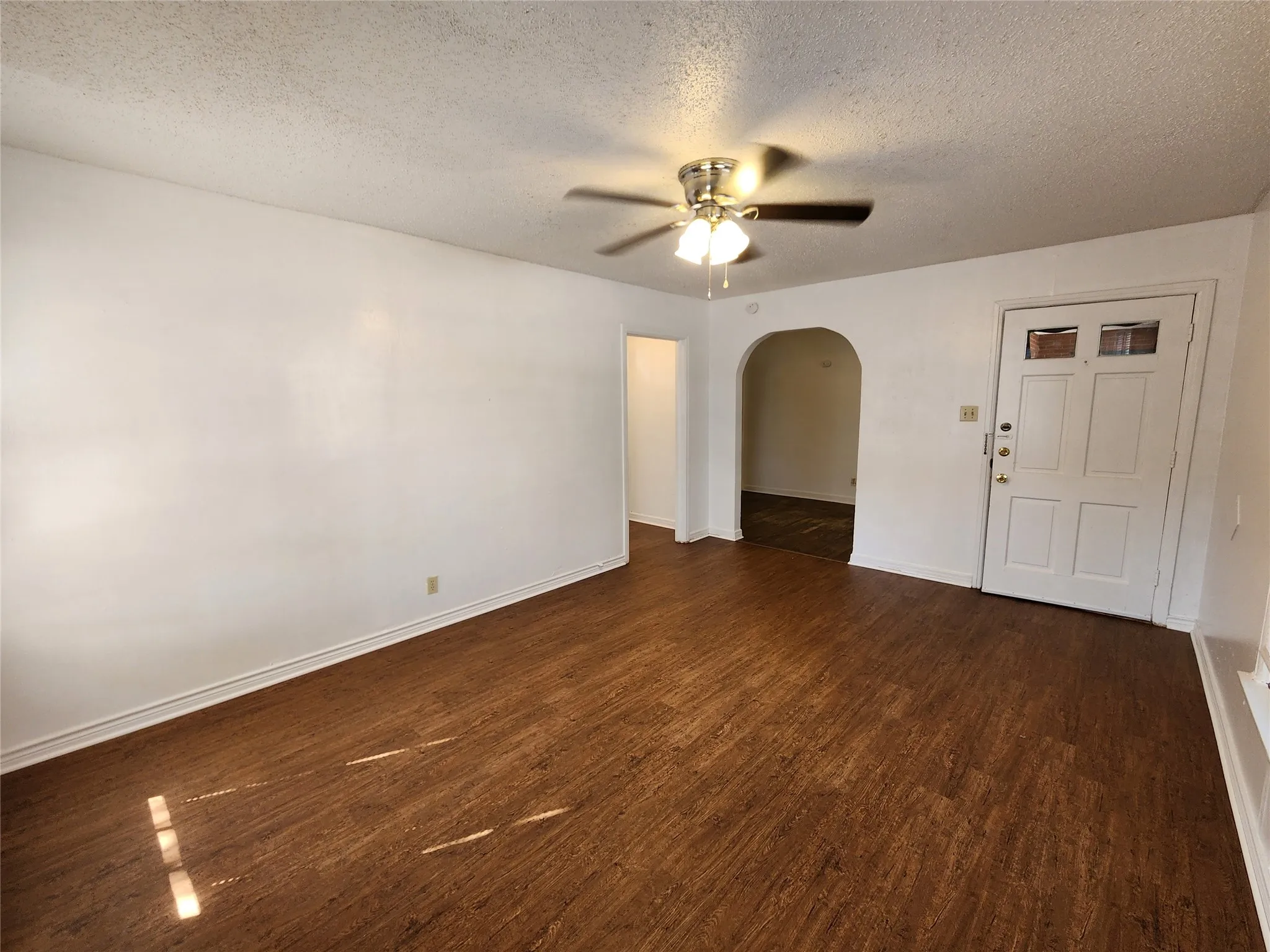 Apartment For Rent in Tarrant County , 3704 Meadowbrook Drive, Fort Worth, Texas 76103, 1 Bedroom, 1 Bathroom, Garage spaces, 600 Sqft, built in 1950, mls#21375509, Real Estate Agent in Fort Worth, Homes For Rent in Tarrant county, Homes For Rent in Fort Worth, Realtor in Fort Worth Texas, Real Estate Brokerage Independent Realty Texas, Luminita Cordes Realtor