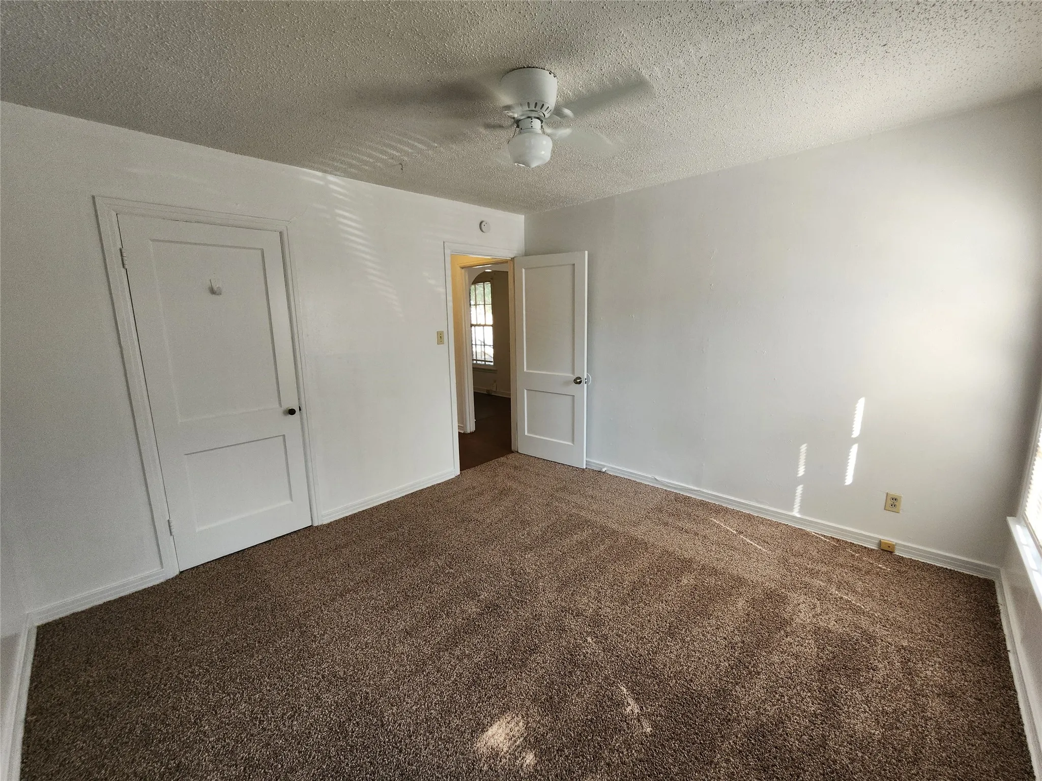 Apartment For Rent in Tarrant County , 3704 Meadowbrook Drive, Fort Worth, Texas 76103, 1 Bedroom, 1 Bathroom, Garage spaces, 600 Sqft, built in 1950, mls#21375509, Real Estate Agent in Fort Worth, Homes For Rent in Tarrant county, Homes For Rent in Fort Worth, Realtor in Fort Worth Texas, Real Estate Brokerage Independent Realty Texas, Luminita Cordes Realtor