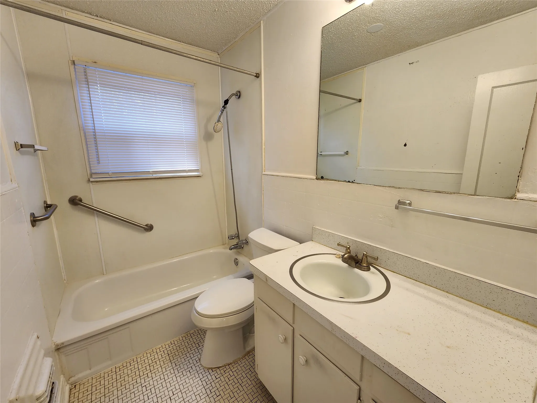 Apartment For Rent in Tarrant County , 3704 Meadowbrook Drive, Fort Worth, Texas 76103, 1 Bedroom, 1 Bathroom, Garage spaces, 600 Sqft, built in 1950, mls#21375509, Real Estate Agent in Fort Worth, Homes For Rent in Tarrant county, Homes For Rent in Fort Worth, Realtor in Fort Worth Texas, Real Estate Brokerage Independent Realty Texas, Luminita Cordes Realtor