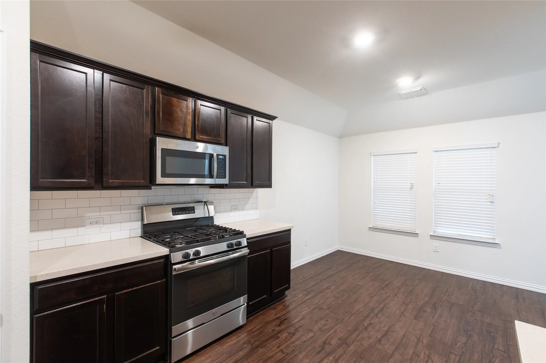 Single Family Residence For Rent in Collin County , 905 Silverbell Street, Princeton, Texas 75407, 3 Bedroom, 2 Bathroom, 2 Garage spaces, 1,445 Sqft, built in 2018, mls#21375499, Real Estate Agent in Princeton, Homes For Rent in Collin county, Homes For Rent in Princeton, Realtor in Princeton Texas, Real Estate Brokerage Independent Realty Texas, Luminita Cordes Realtor