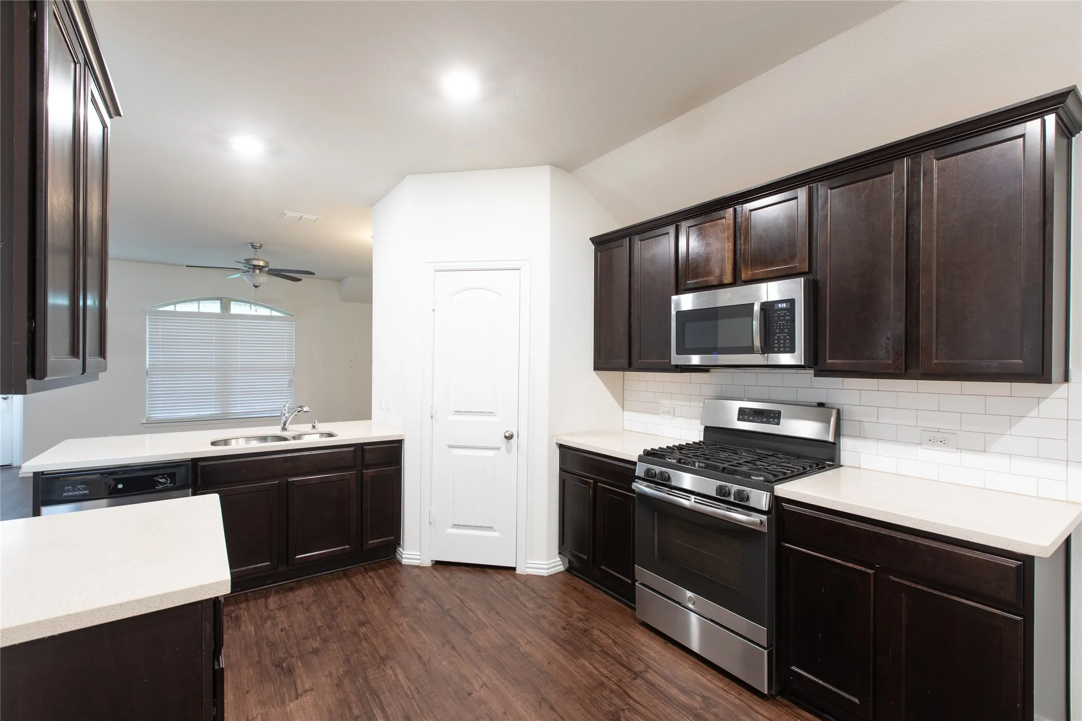 Single Family Residence For Rent in Collin County , 905 Silverbell Street, Princeton, Texas 75407, 3 Bedroom, 2 Bathroom, 2 Garage spaces, 1,445 Sqft, built in 2018, mls#21375499, Real Estate Agent in Princeton, Homes For Rent in Collin county, Homes For Rent in Princeton, Realtor in Princeton Texas, Real Estate Brokerage Independent Realty Texas, Luminita Cordes Realtor