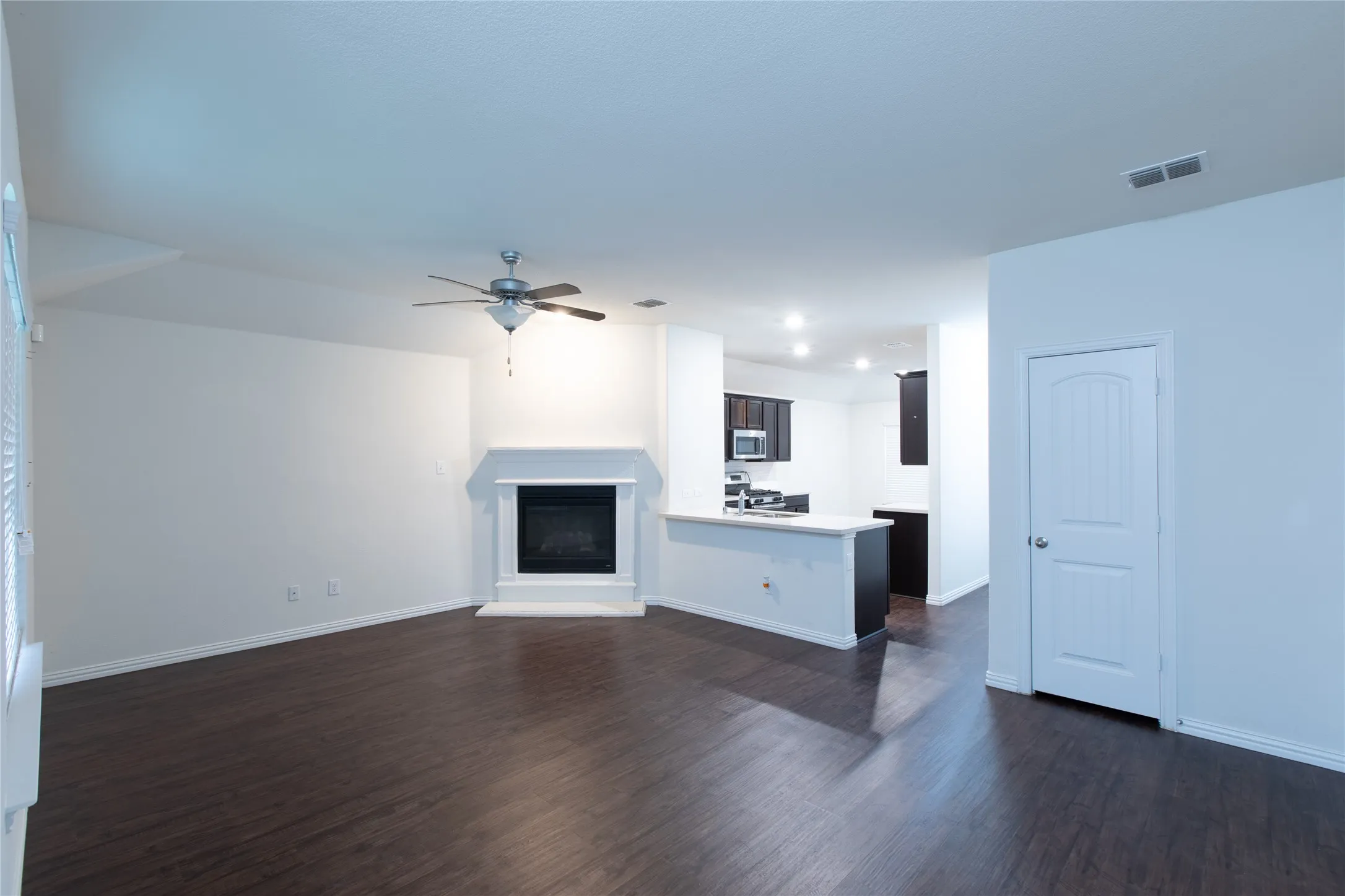 Single Family Residence For Rent in Collin County , 905 Silverbell Street, Princeton, Texas 75407, 3 Bedroom, 2 Bathroom, 2 Garage spaces, 1,445 Sqft, built in 2018, mls#21375499, Real Estate Agent in Princeton, Homes For Rent in Collin county, Homes For Rent in Princeton, Realtor in Princeton Texas, Real Estate Brokerage Independent Realty Texas, Luminita Cordes Realtor