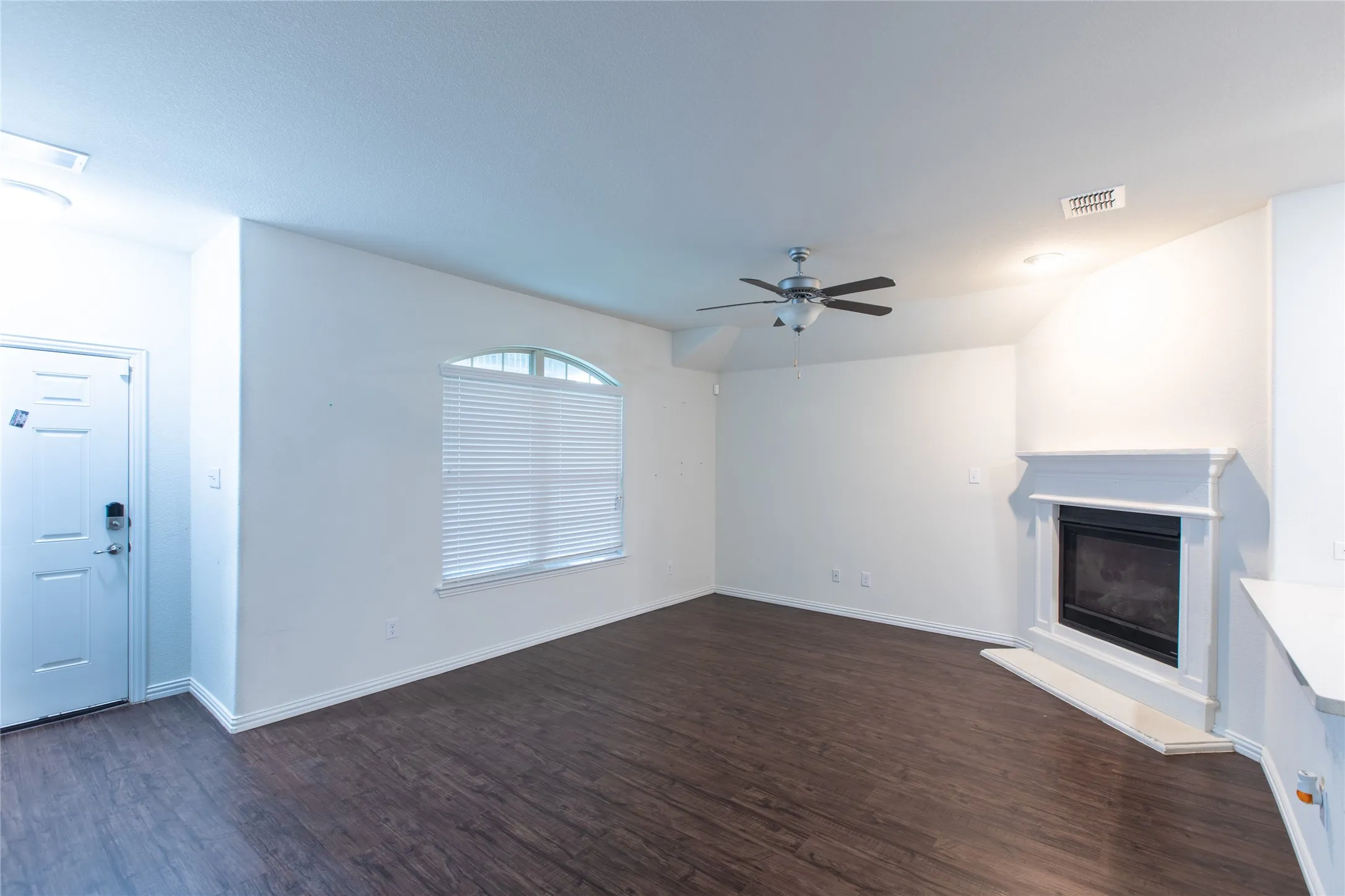 Single Family Residence For Rent in Collin County , 905 Silverbell Street, Princeton, Texas 75407, 3 Bedroom, 2 Bathroom, 2 Garage spaces, 1,445 Sqft, built in 2018, mls#21375499, Real Estate Agent in Princeton, Homes For Rent in Collin county, Homes For Rent in Princeton, Realtor in Princeton Texas, Real Estate Brokerage Independent Realty Texas, Luminita Cordes Realtor