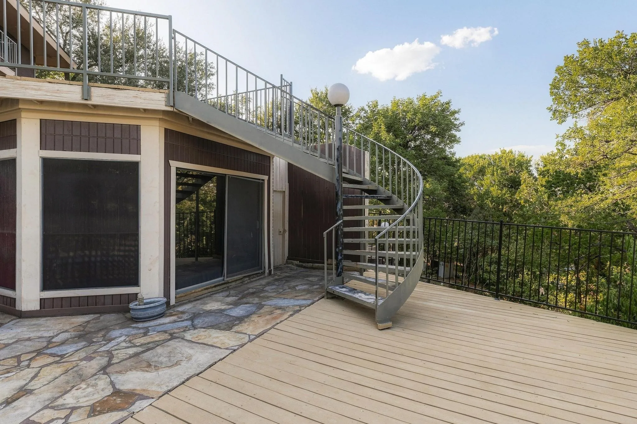 Single Family Residence For Sale in Grayson County , 727 Westwood Drive, Sherman, Texas 75092, 4 Bedroom, 4 Bathroom, 2 Garage spaces, 3,930 Sqft, built in 1985, mls#21373227, Real Estate Agent in Sherman, Homes For Sale in Grayson county, Homes For Sale in Sherman, Realtor in Sherman Texas, Real Estate Brokerage Independent Realty Texas, Luminita Cordes Realtor