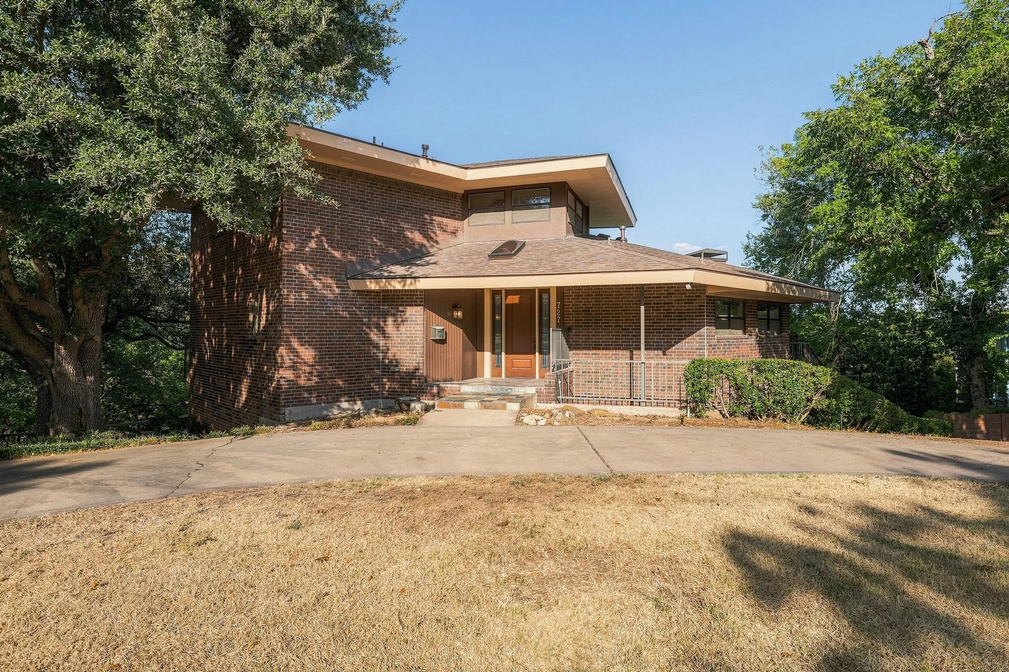 Single Family Residence For Sale in Grayson County , 727 Westwood Drive, Sherman, Texas 75092, 4 Bedroom, 4 Bathroom, 2 Garage spaces, 3,930 Sqft, built in 1985, mls#21373227, Real Estate Agent in Sherman, Homes For Sale in Grayson county, Homes For Sale in Sherman, Realtor in Sherman Texas, Real Estate Brokerage Independent Realty Texas, Luminita Cordes Realtor