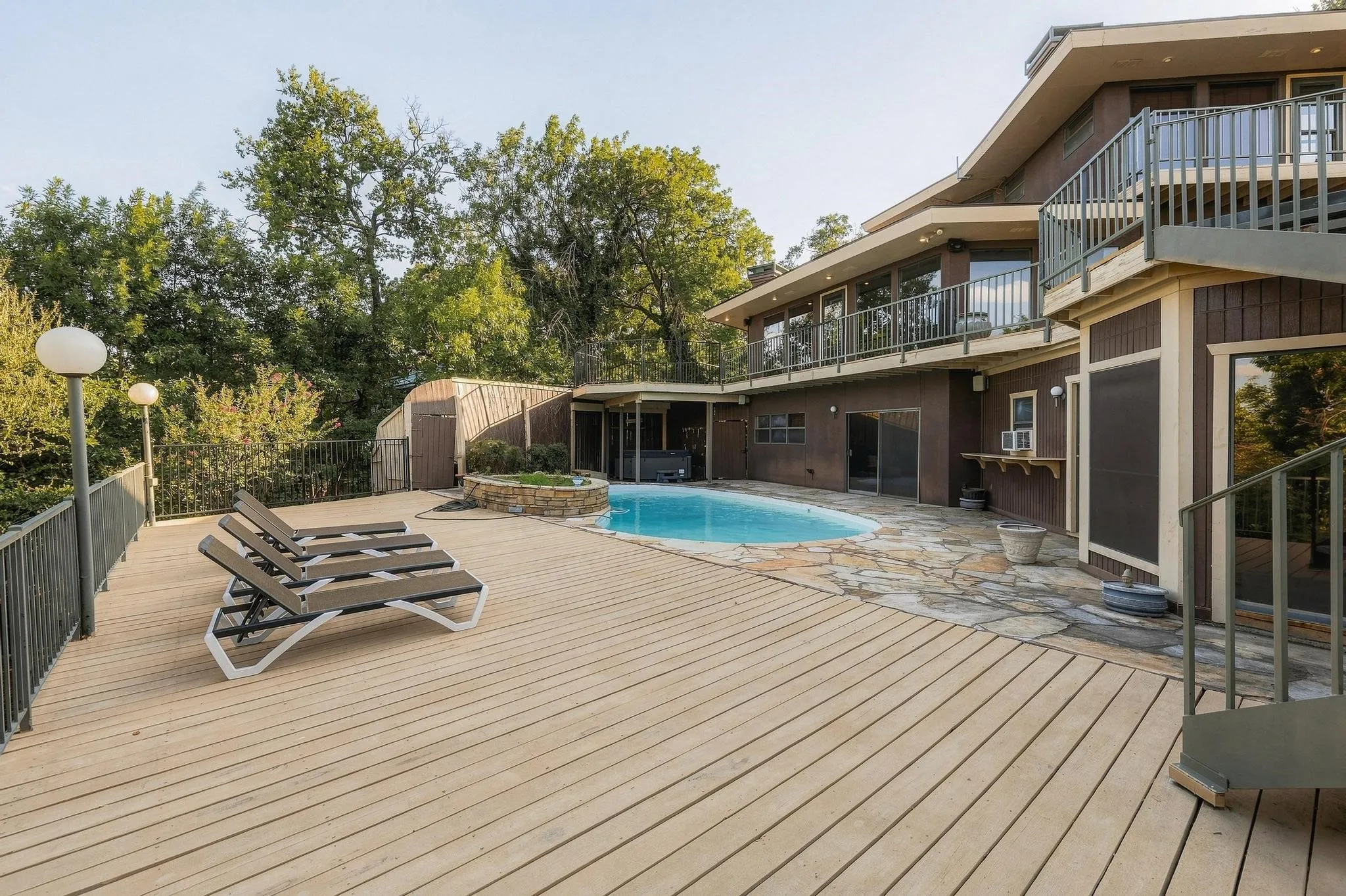 Single Family Residence For Sale in Grayson County , 727 Westwood Drive, Sherman, Texas 75092, 4 Bedroom, 4 Bathroom, 2 Garage spaces, 3,930 Sqft, built in 1985, mls#21373227, Real Estate Agent in Sherman, Homes For Sale in Grayson county, Homes For Sale in Sherman, Realtor in Sherman Texas, Real Estate Brokerage Independent Realty Texas, Luminita Cordes Realtor