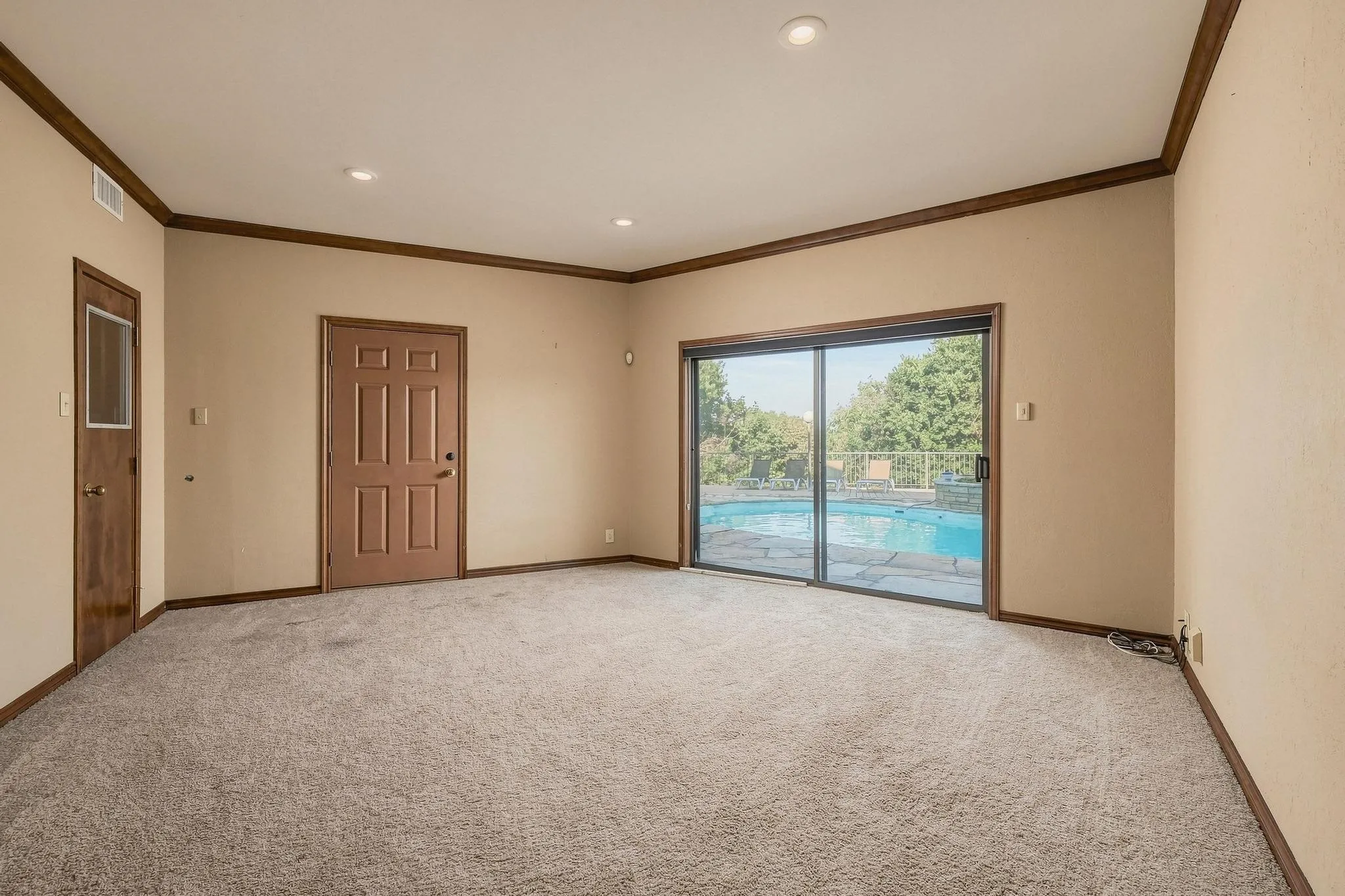 Single Family Residence For Sale in Grayson County , 727 Westwood Drive, Sherman, Texas 75092, 4 Bedroom, 4 Bathroom, 2 Garage spaces, 3,930 Sqft, built in 1985, mls#21373227, Real Estate Agent in Sherman, Homes For Sale in Grayson county, Homes For Sale in Sherman, Realtor in Sherman Texas, Real Estate Brokerage Independent Realty Texas, Luminita Cordes Realtor