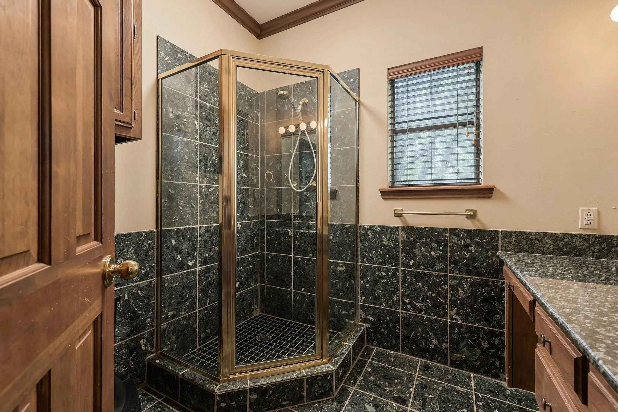 Single Family Residence For Sale in Grayson County , 727 Westwood Drive, Sherman, Texas 75092, 4 Bedroom, 4 Bathroom, 2 Garage spaces, 3,930 Sqft, built in 1985, mls#21373227, Real Estate Agent in Sherman, Homes For Sale in Grayson county, Homes For Sale in Sherman, Realtor in Sherman Texas, Real Estate Brokerage Independent Realty Texas, Luminita Cordes Realtor