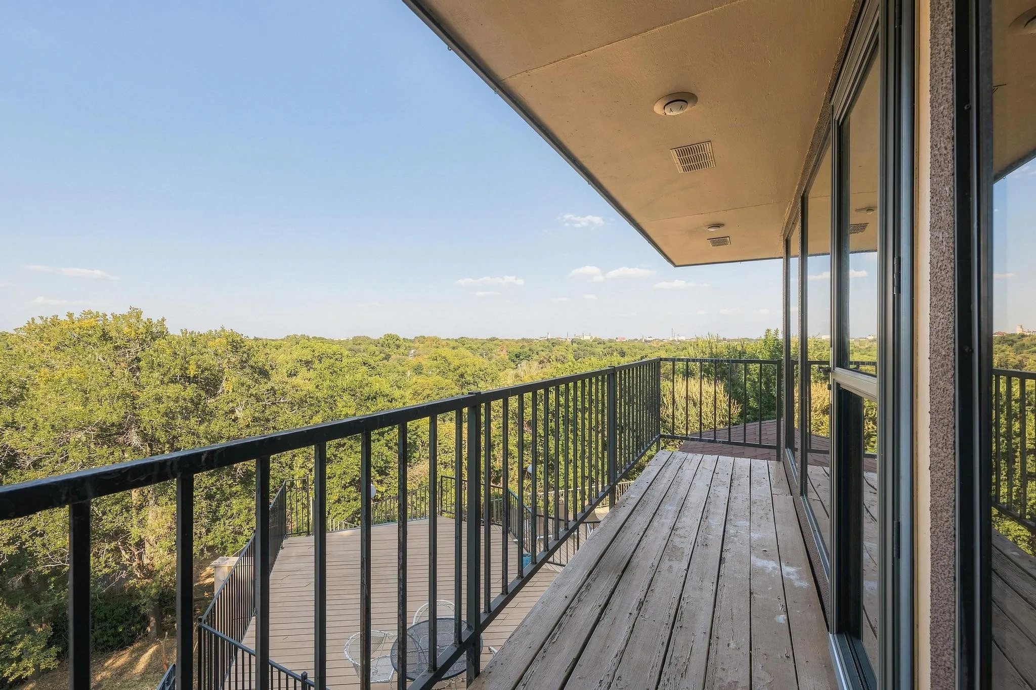 Single Family Residence For Sale in Grayson County , 727 Westwood Drive, Sherman, Texas 75092, 4 Bedroom, 4 Bathroom, 2 Garage spaces, 3,930 Sqft, built in 1985, mls#21373227, Real Estate Agent in Sherman, Homes For Sale in Grayson county, Homes For Sale in Sherman, Realtor in Sherman Texas, Real Estate Brokerage Independent Realty Texas, Luminita Cordes Realtor