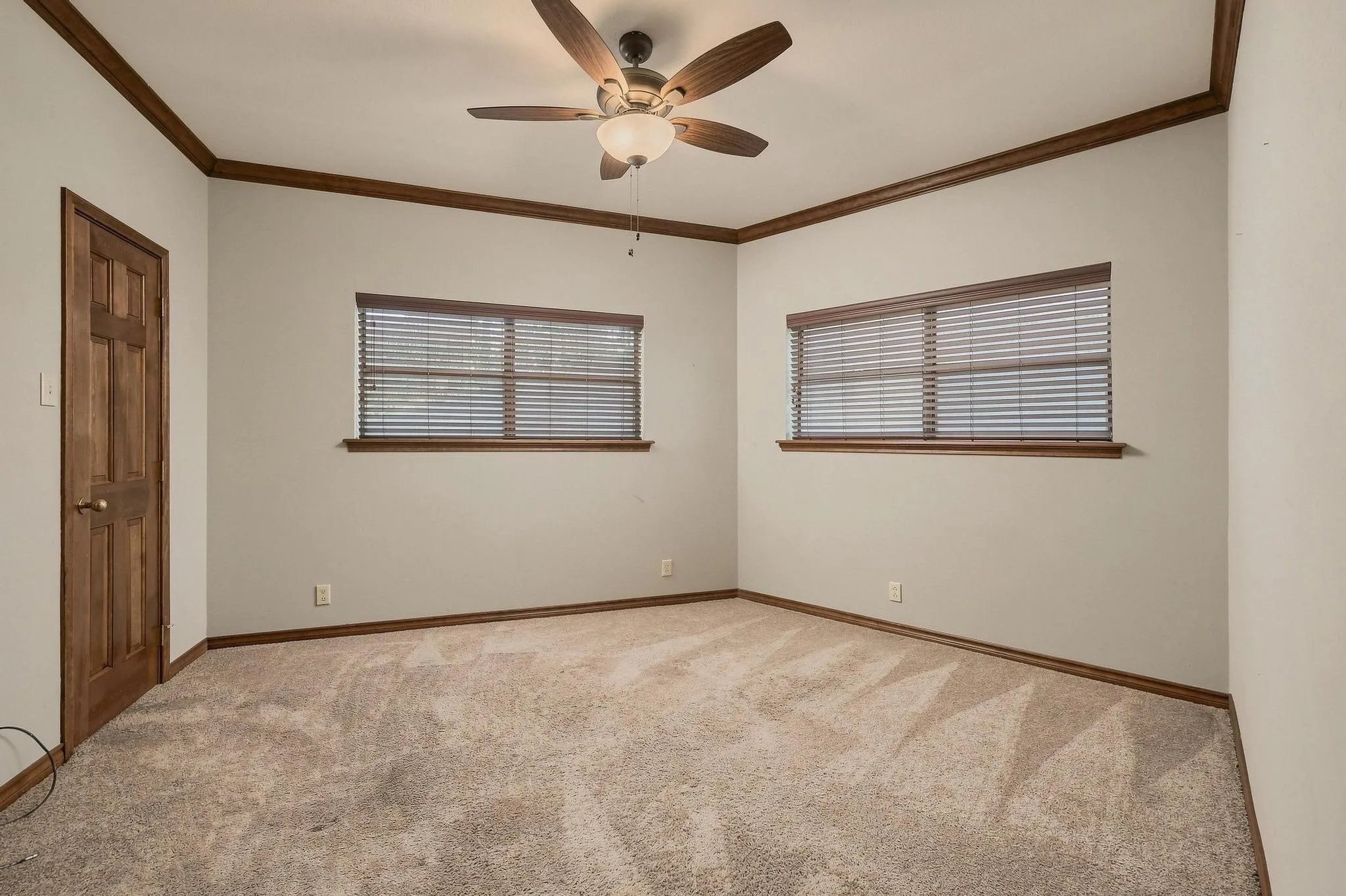Single Family Residence For Sale in Grayson County , 727 Westwood Drive, Sherman, Texas 75092, 4 Bedroom, 4 Bathroom, 2 Garage spaces, 3,930 Sqft, built in 1985, mls#21373227, Real Estate Agent in Sherman, Homes For Sale in Grayson county, Homes For Sale in Sherman, Realtor in Sherman Texas, Real Estate Brokerage Independent Realty Texas, Luminita Cordes Realtor