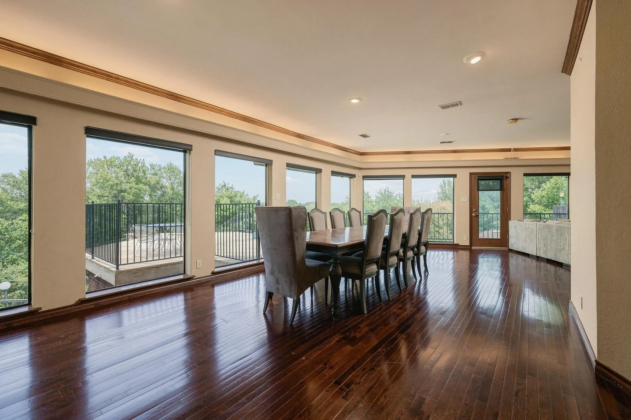 Single Family Residence For Sale in Grayson County , 727 Westwood Drive, Sherman, Texas 75092, 4 Bedroom, 4 Bathroom, 2 Garage spaces, 3,930 Sqft, built in 1985, mls#21373227, Real Estate Agent in Sherman, Homes For Sale in Grayson county, Homes For Sale in Sherman, Realtor in Sherman Texas, Real Estate Brokerage Independent Realty Texas, Luminita Cordes Realtor