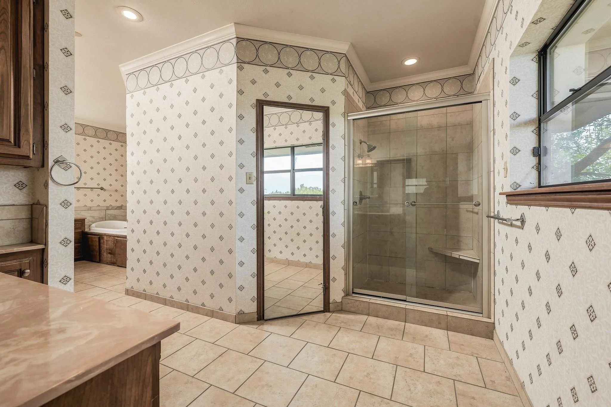 Single Family Residence For Sale in Grayson County , 727 Westwood Drive, Sherman, Texas 75092, 4 Bedroom, 4 Bathroom, 2 Garage spaces, 3,930 Sqft, built in 1985, mls#21373227, Real Estate Agent in Sherman, Homes For Sale in Grayson county, Homes For Sale in Sherman, Realtor in Sherman Texas, Real Estate Brokerage Independent Realty Texas, Luminita Cordes Realtor