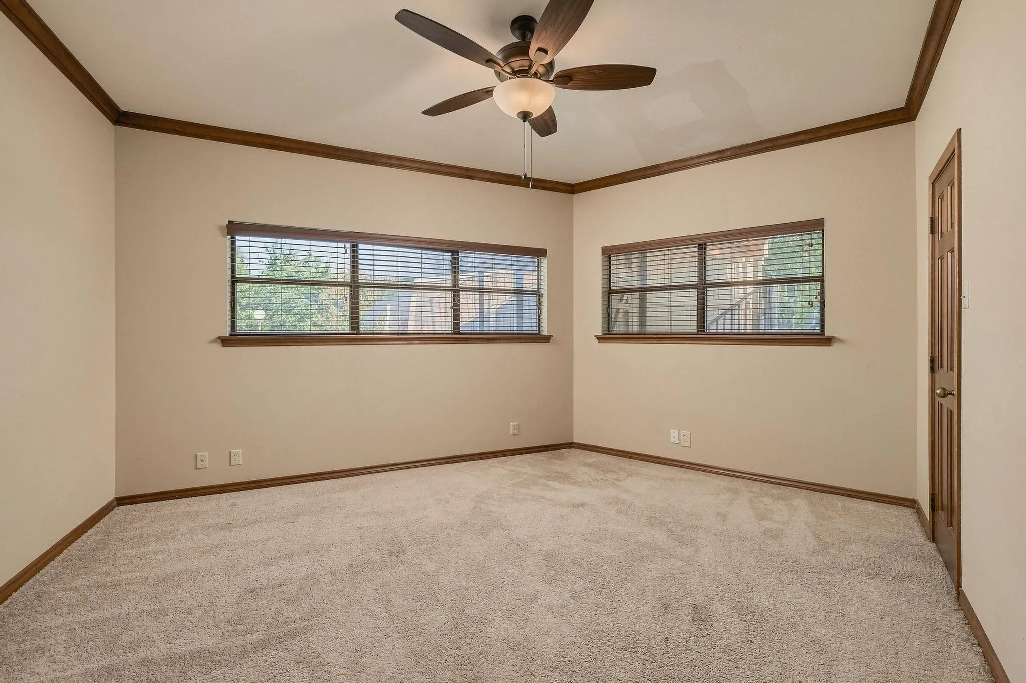 Single Family Residence For Sale in Grayson County , 727 Westwood Drive, Sherman, Texas 75092, 4 Bedroom, 4 Bathroom, 2 Garage spaces, 3,930 Sqft, built in 1985, mls#21373227, Real Estate Agent in Sherman, Homes For Sale in Grayson county, Homes For Sale in Sherman, Realtor in Sherman Texas, Real Estate Brokerage Independent Realty Texas, Luminita Cordes Realtor